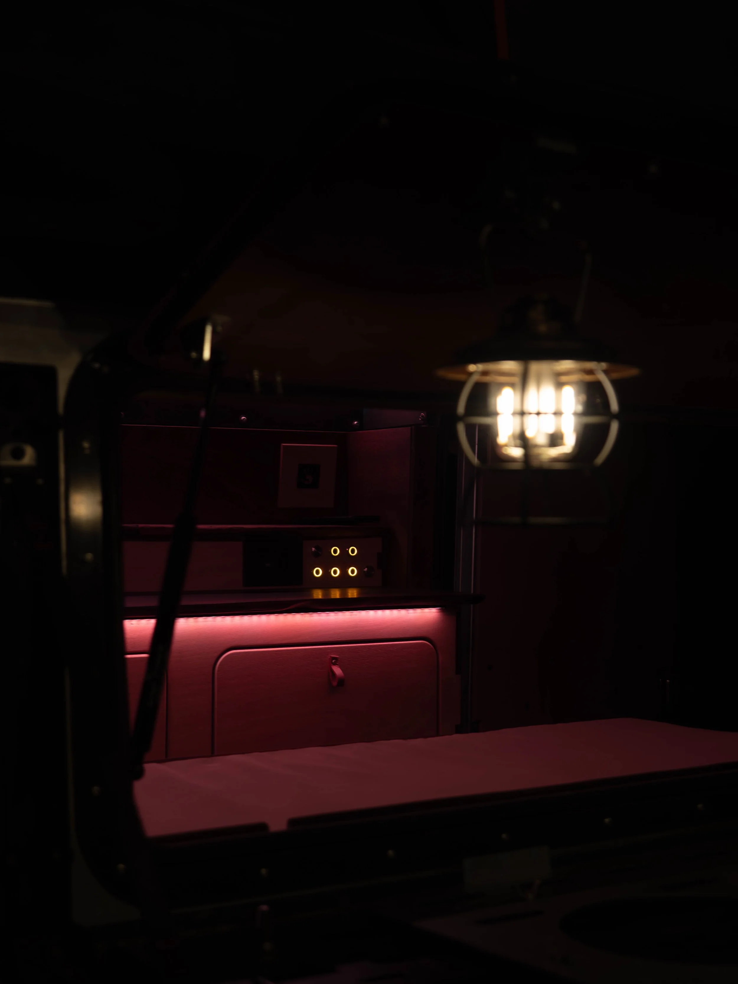 XCAP - Defender interior - ambiance nuit.jpg