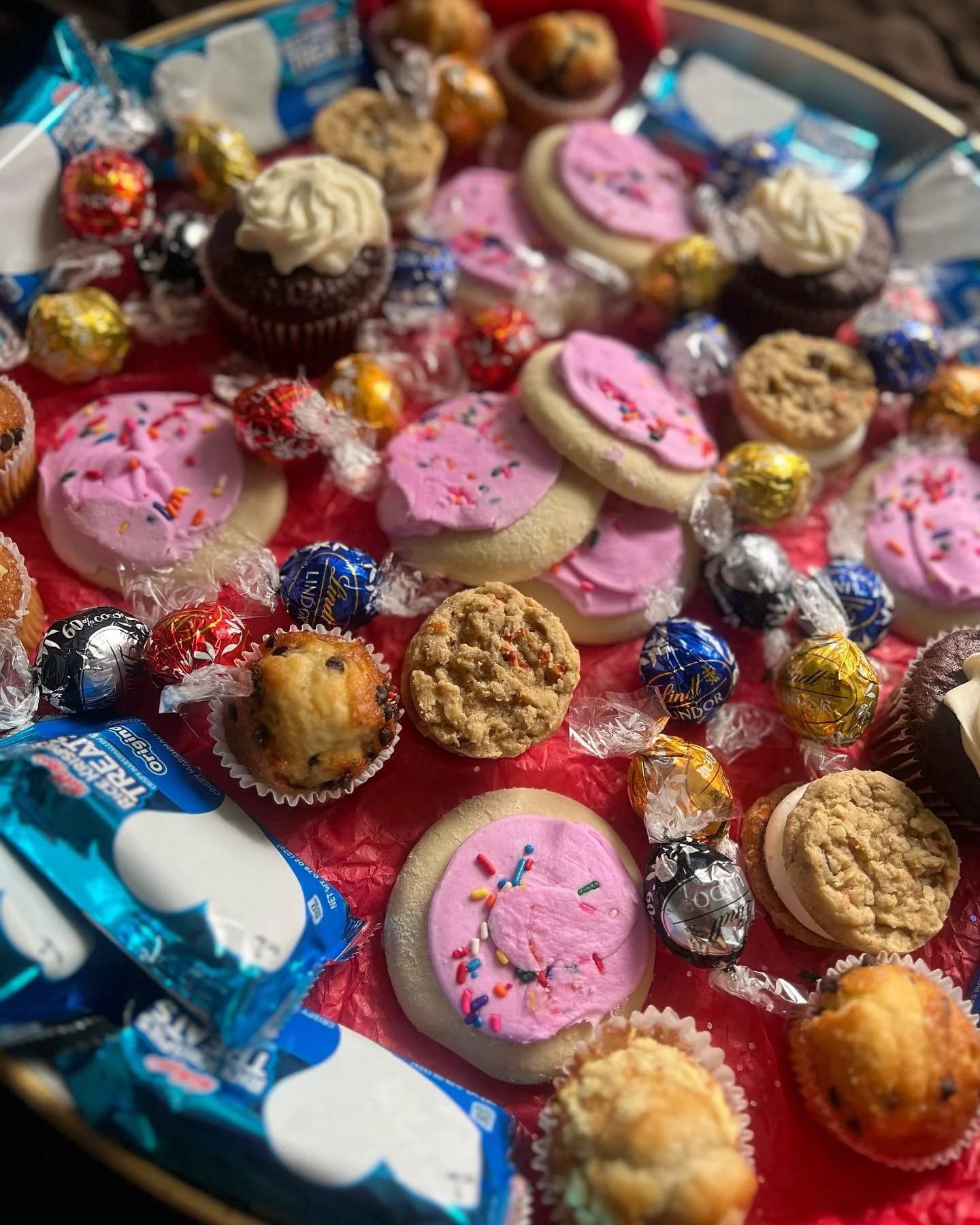Happy Valentines Day from Le Petite Pasture 💌 

#lepetitepasture #valentines #dessertboard #sweets #bayareacatering #loveday