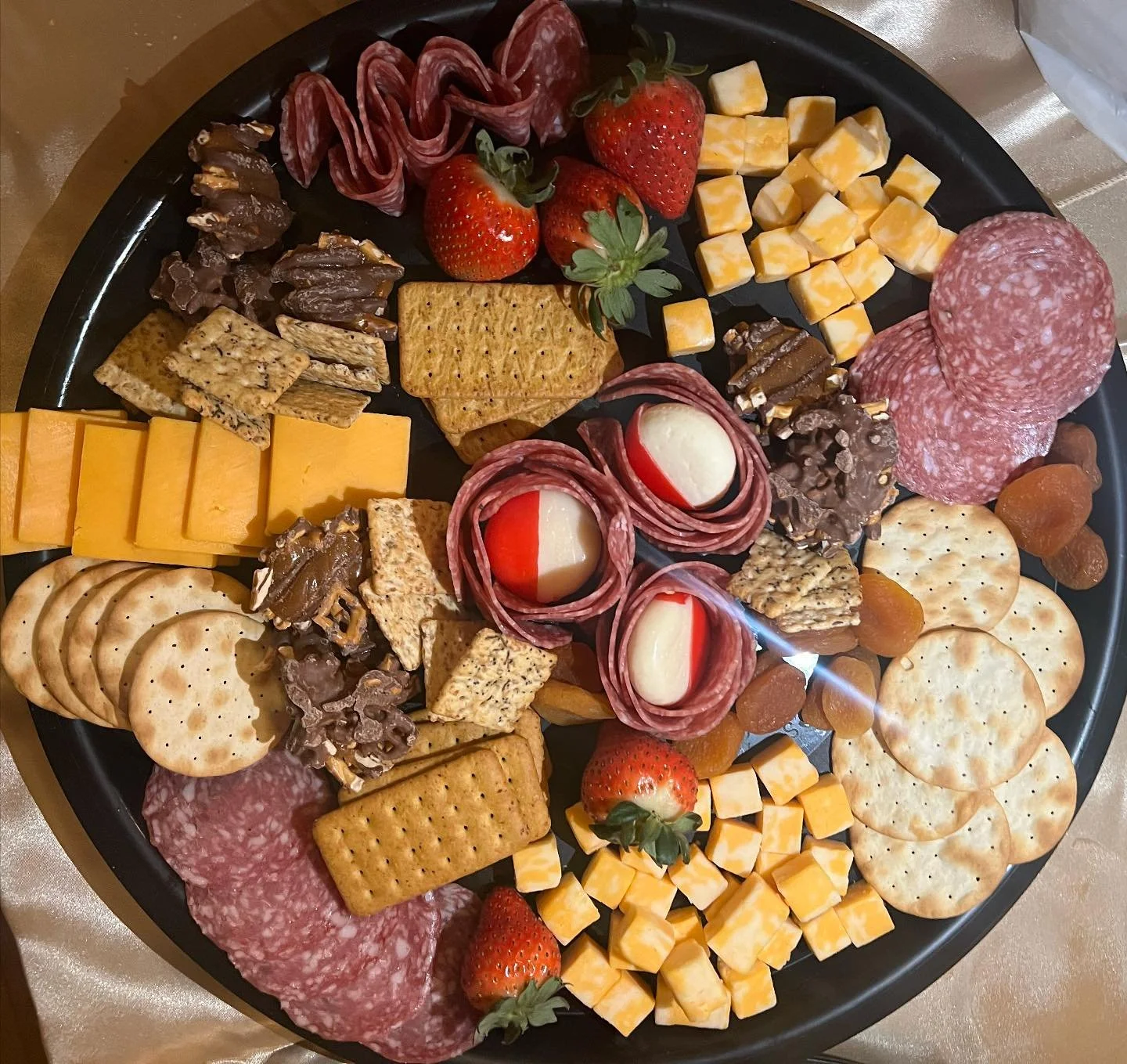 Wedding reception board 💒💍

#lepetitepasture #oaklandwedding #bayareaeats #cheeseboard #gouda #brideandgroom #love