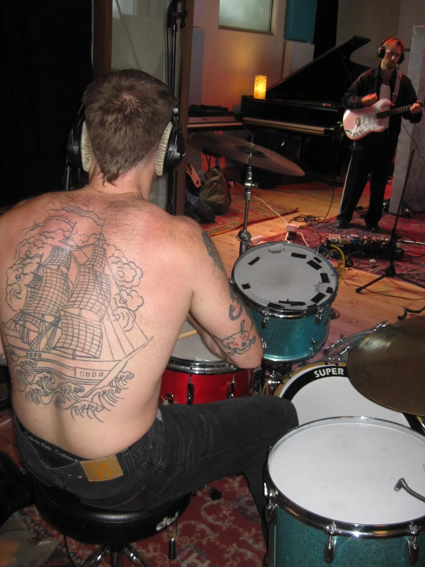 recording recording recording (swipe for elle&rsquo;s two favourite b&rsquo;s) 

#newmusic #recordingstudio #altmusic