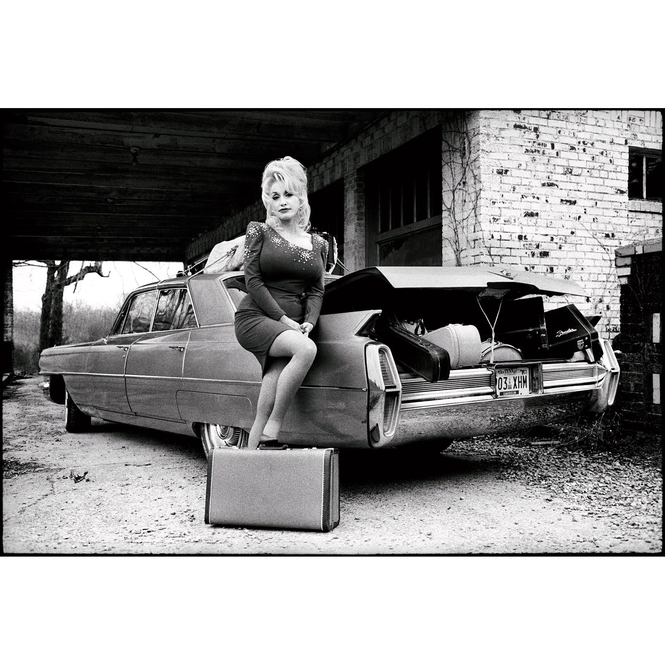 DollyParton_suitcase_%C2%A9JimHerrington.jpg