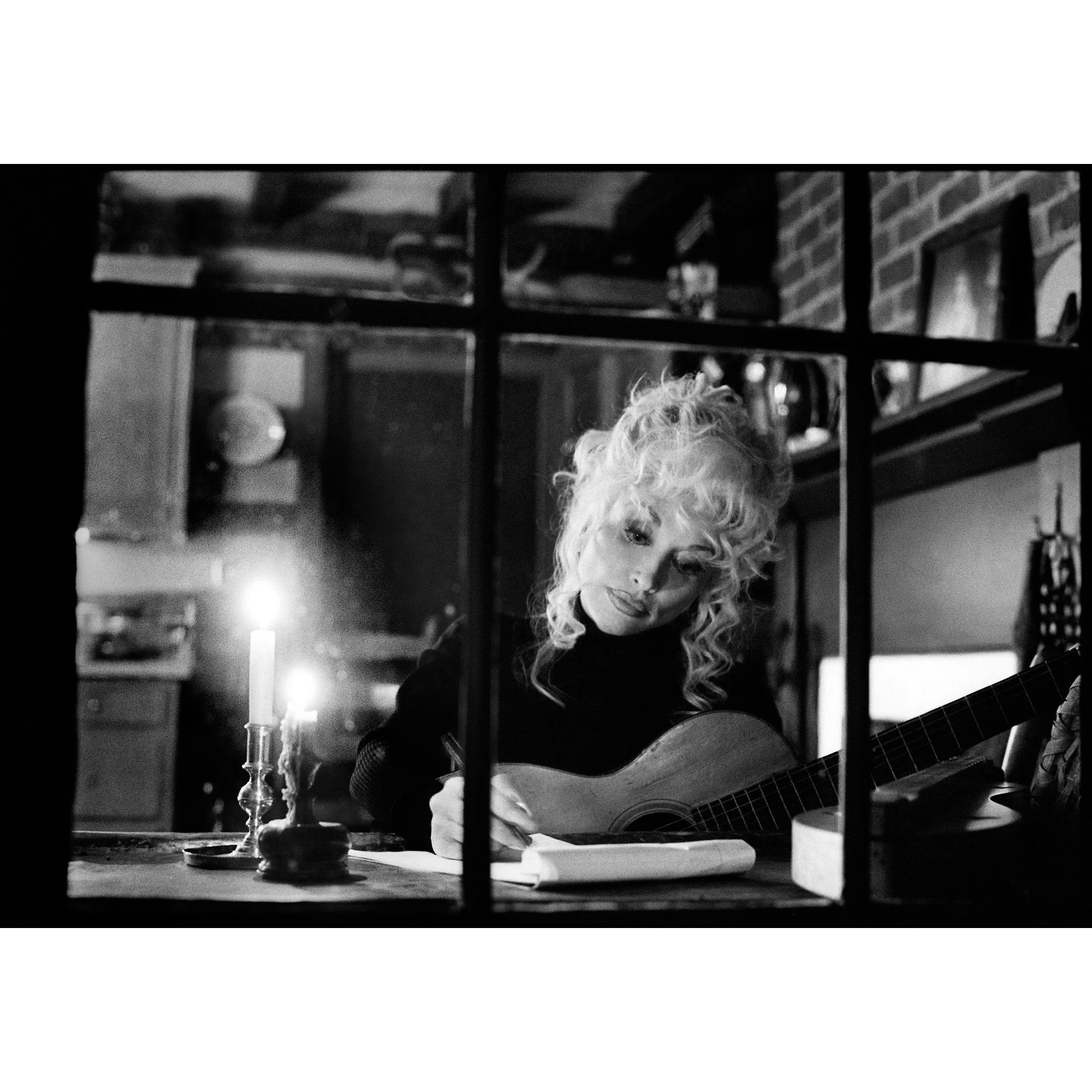 DollyParton_candlewindow_%C2%A9JimHerrington.jpg