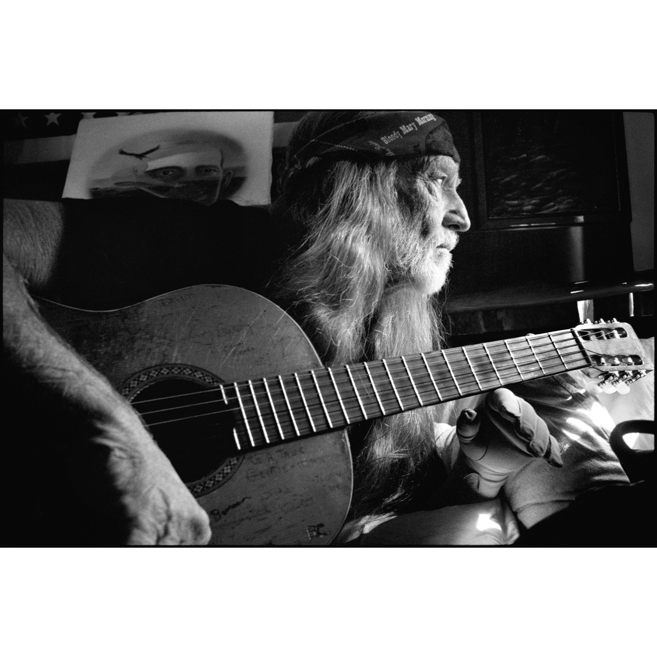 WillieNelson_profileguitar_%C2%A9JimHerrington.jpg
