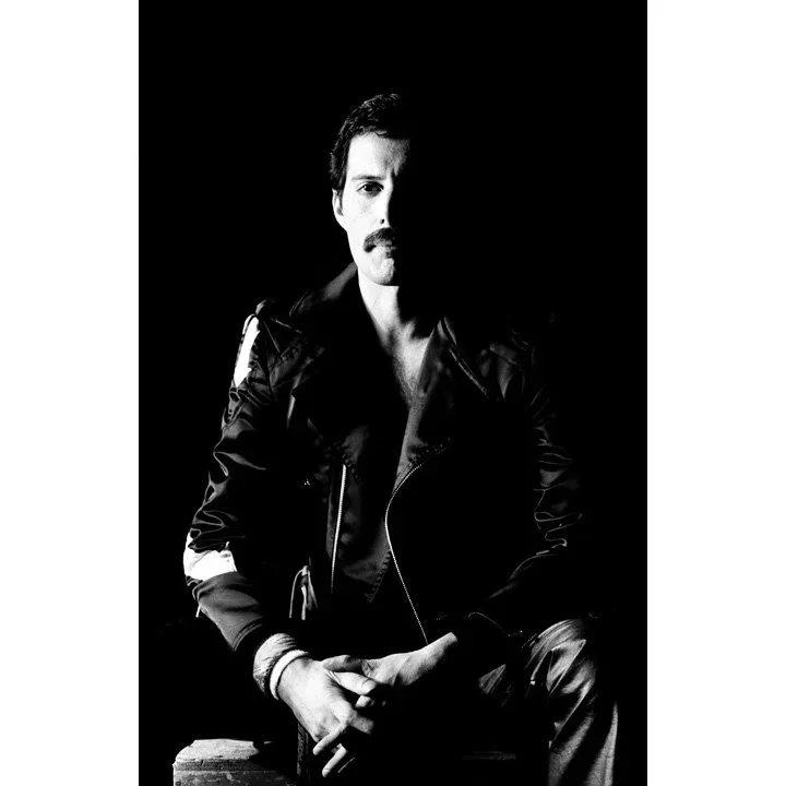 Queen-Freddie+Mercury_PH+1982+20a+copy.webp