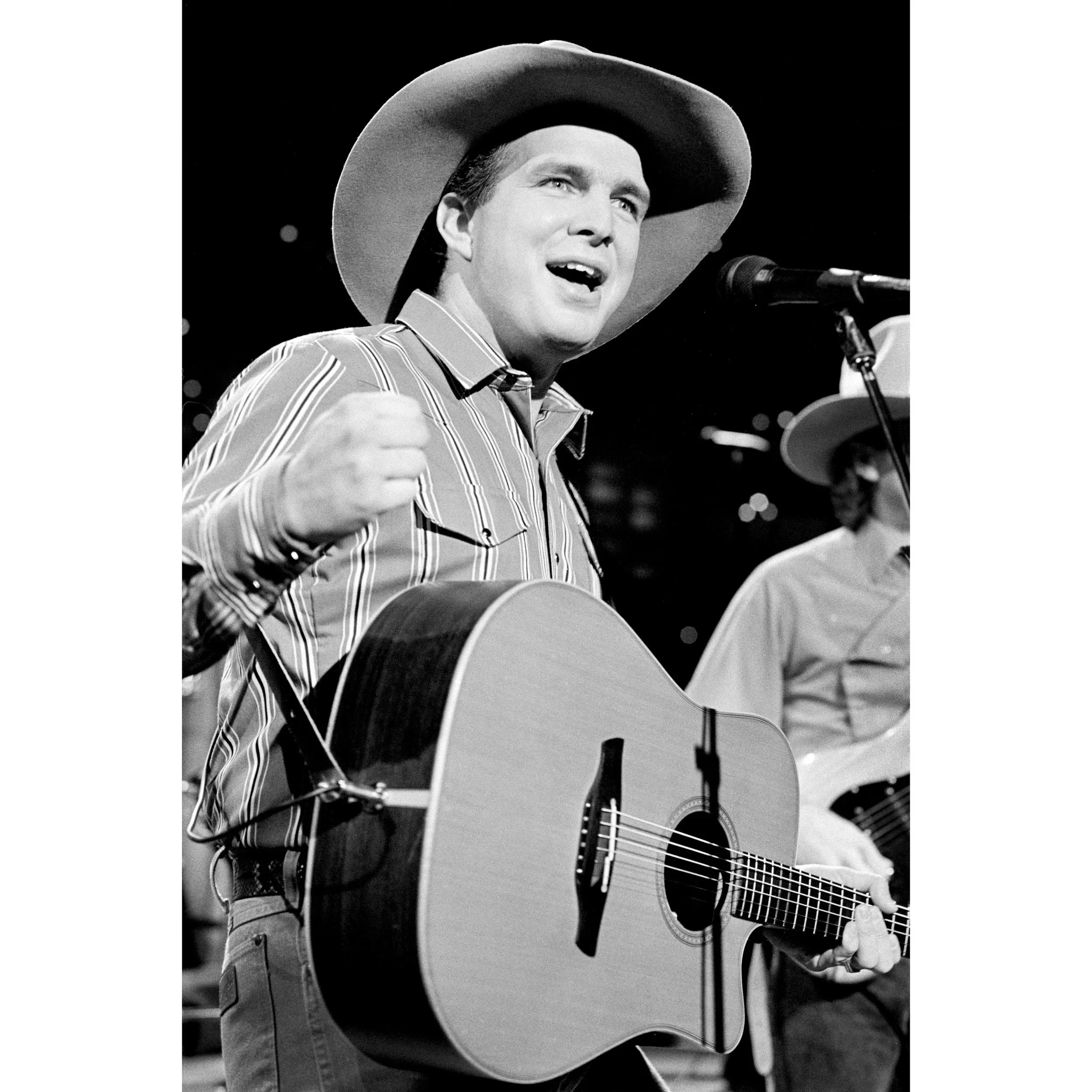 SQUARE+Garth_Brooks+ACL15v1.webp