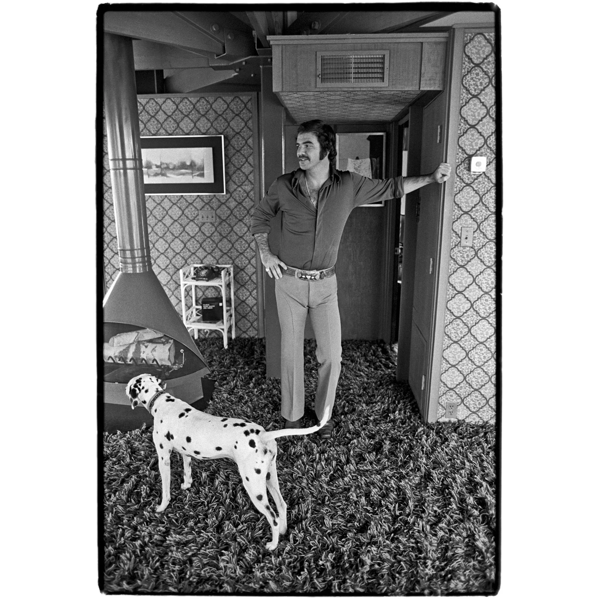 Burt Reynolds with dog, Al Satterwhite, 1972