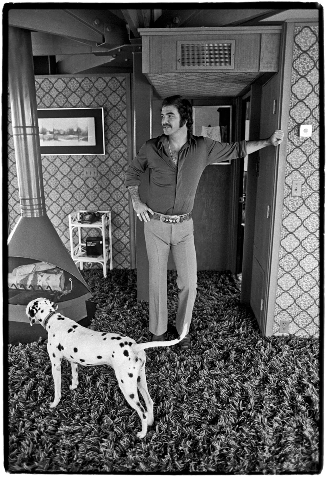 Burt Reynolds with dog, Al Satterwhite, 1972