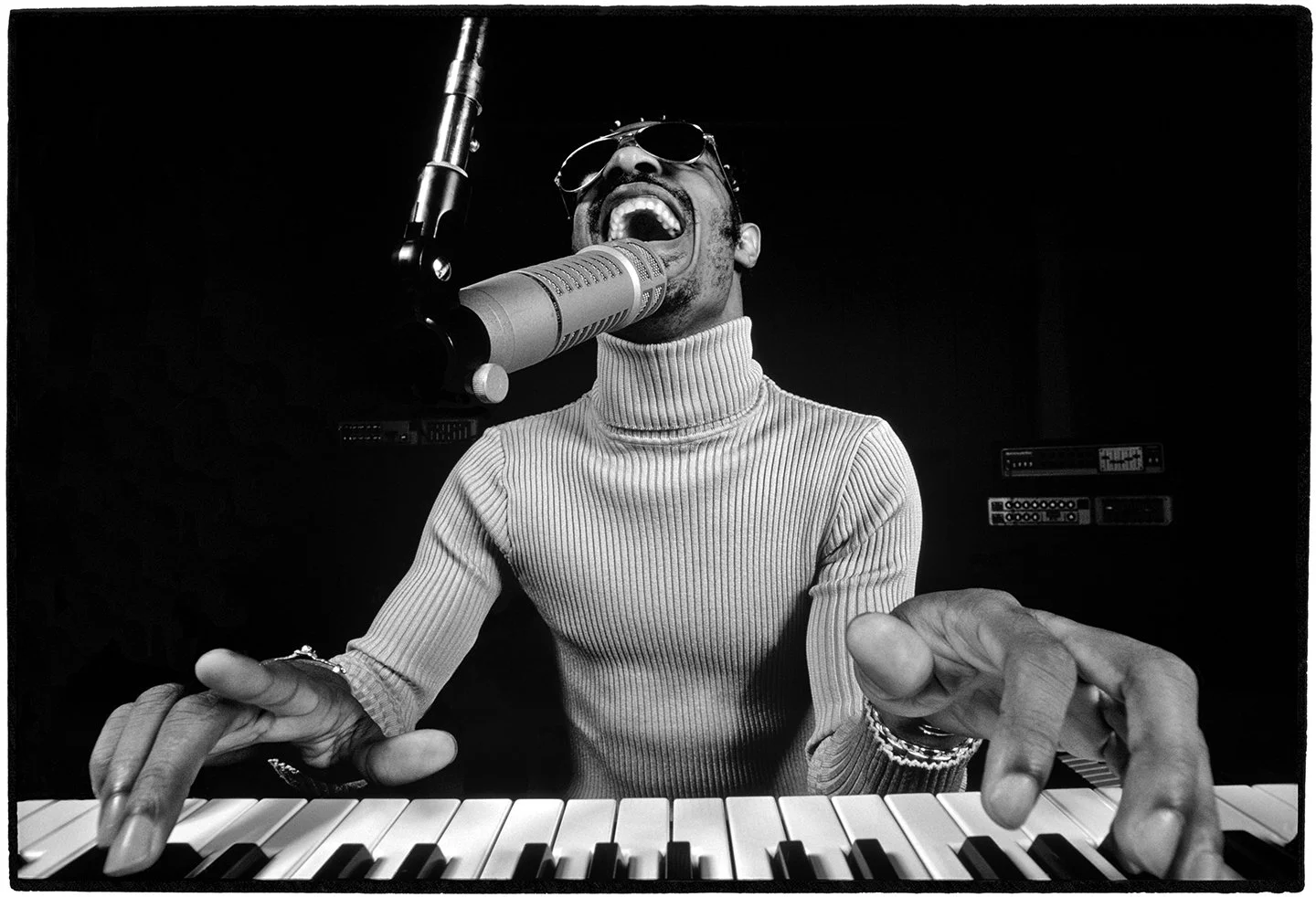 Stevie Wonder singing, Al Satterwhite, 1974