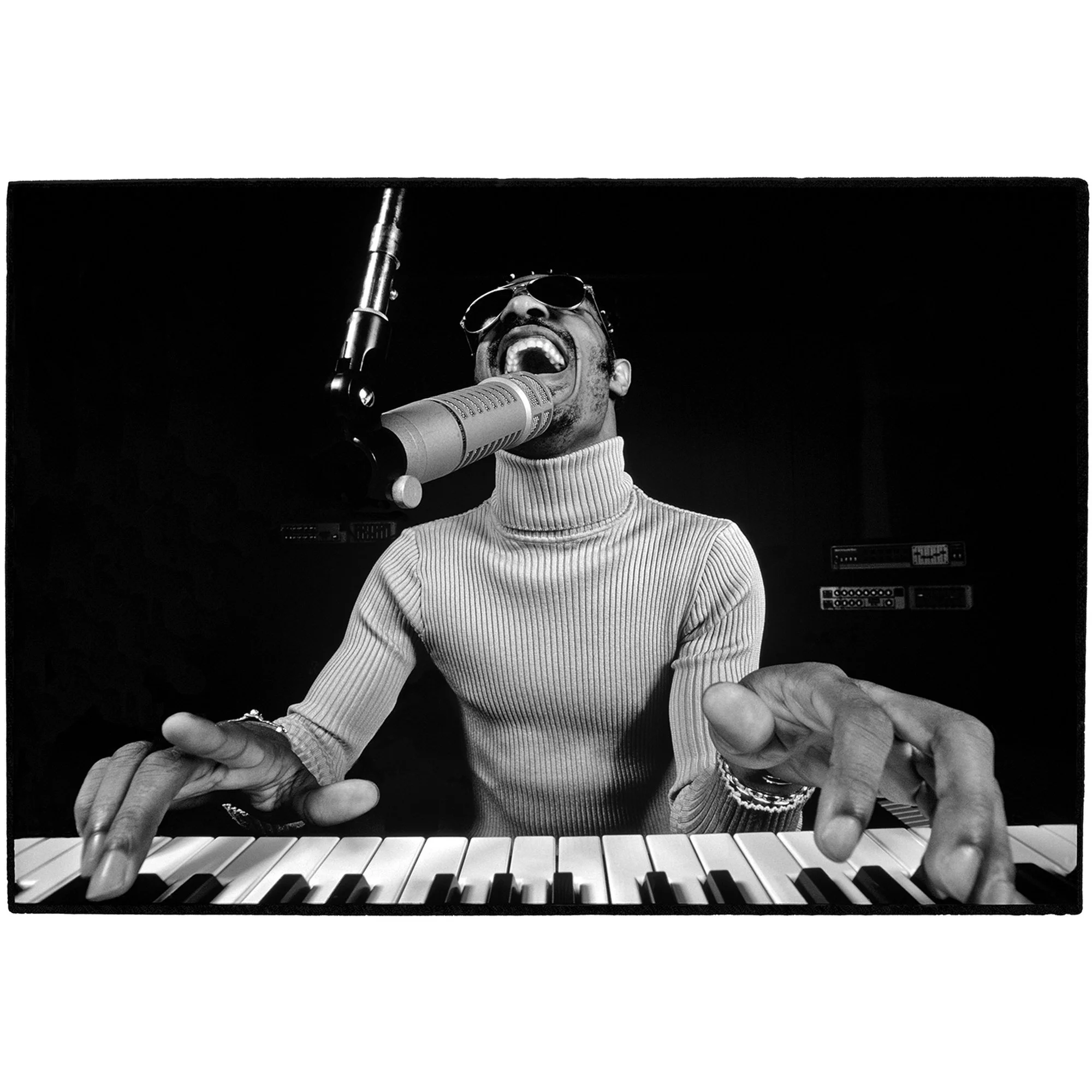 Stevie Wonder singing, Al Satterwhite, 1974