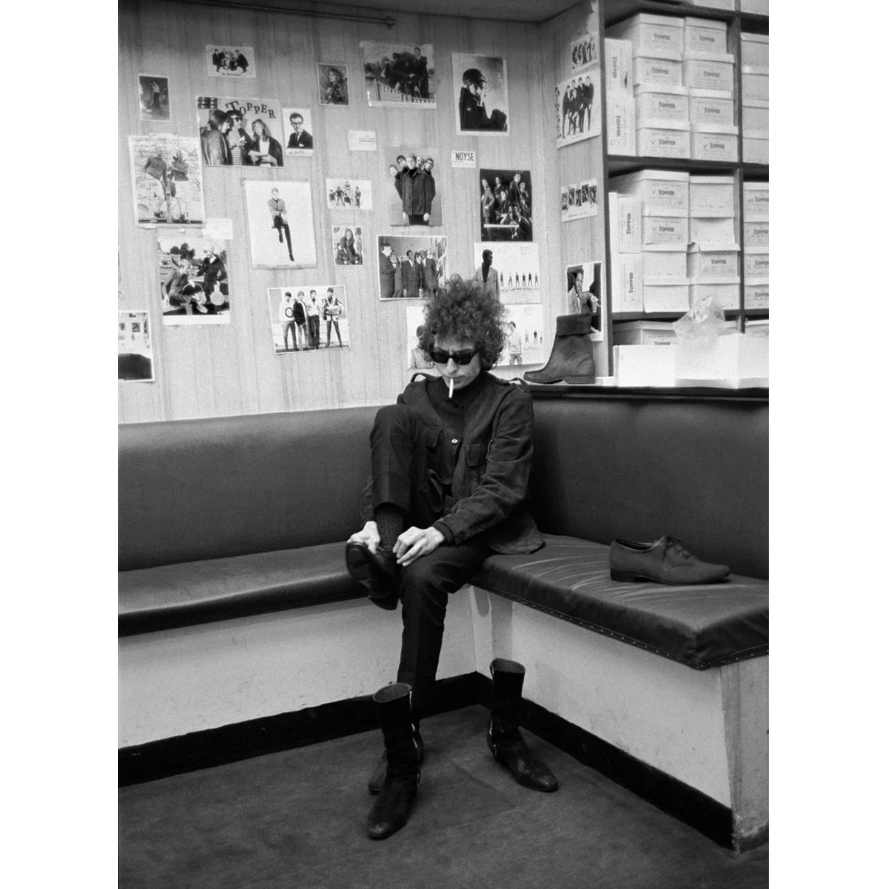 Bob Dylan, European Tour, Shopping for Shoes by Barry Feinstein.