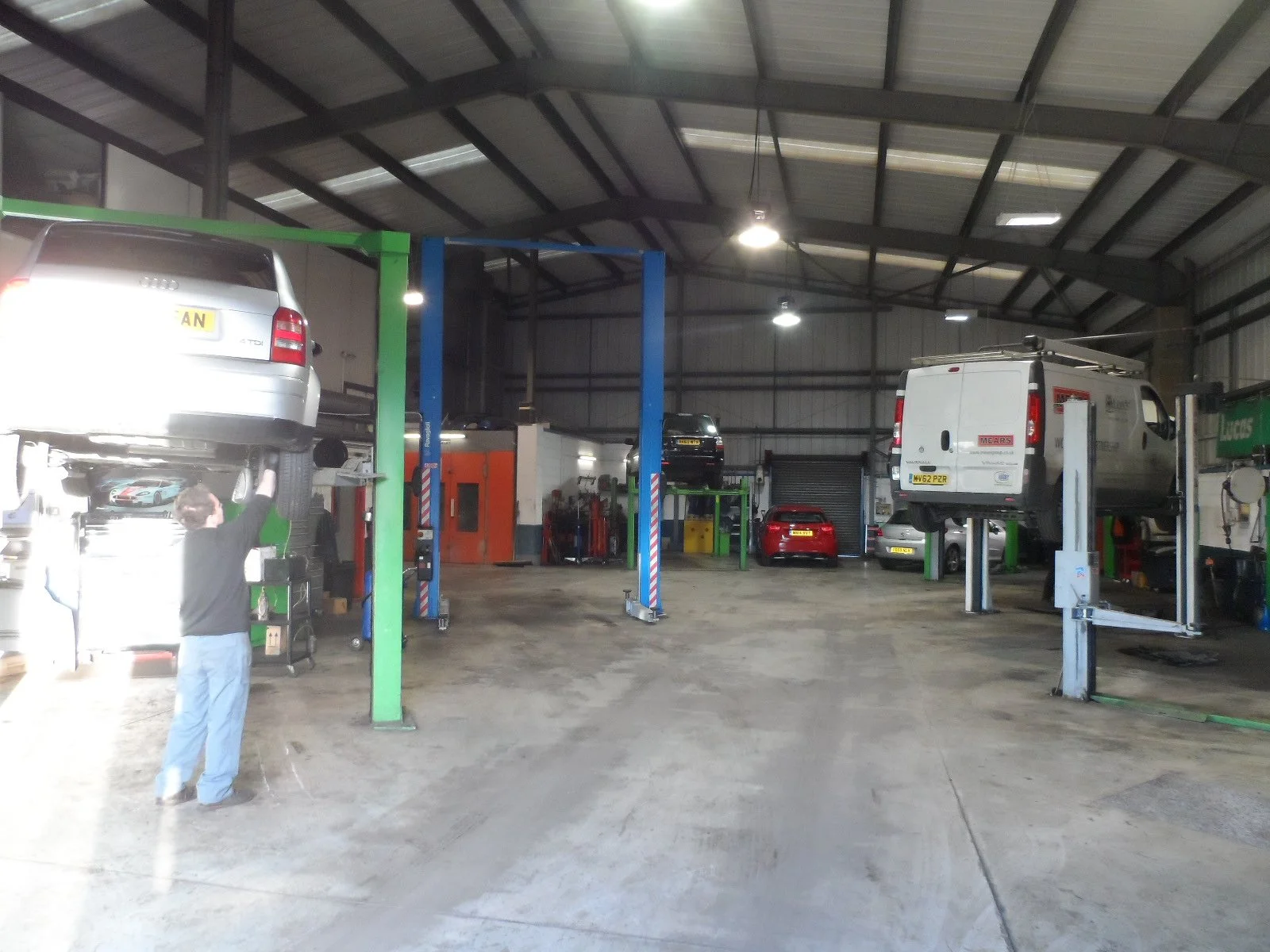 Briggate Garage interior 1.JPG