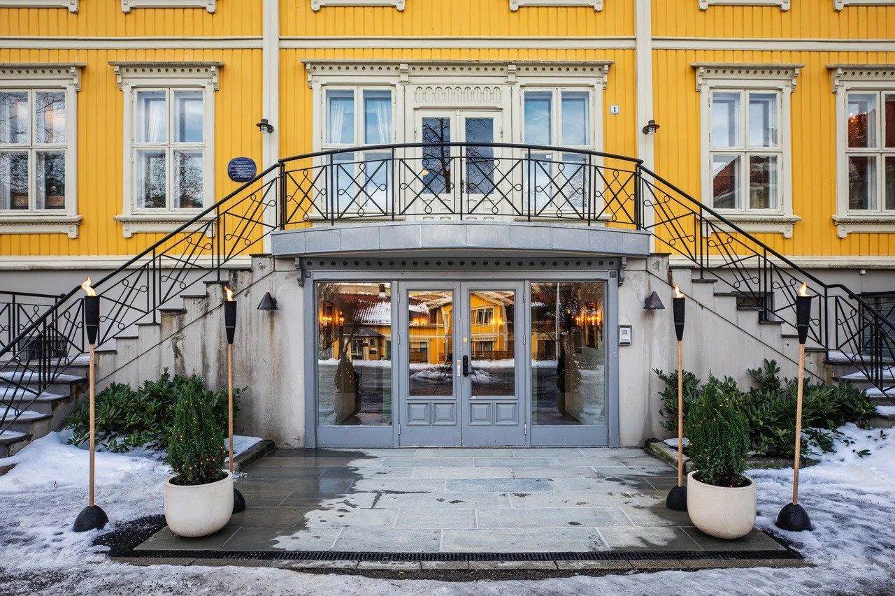 Schafteløkken og Kirkestuen i Frogner menighets hus – perfekte lokaler for leie av lokale og arrangementer i Oslo, med plass til 42–100 personer, konsertflygel, moderne lyd- og bildeanlegg, bord og stoler, utleie av duker.