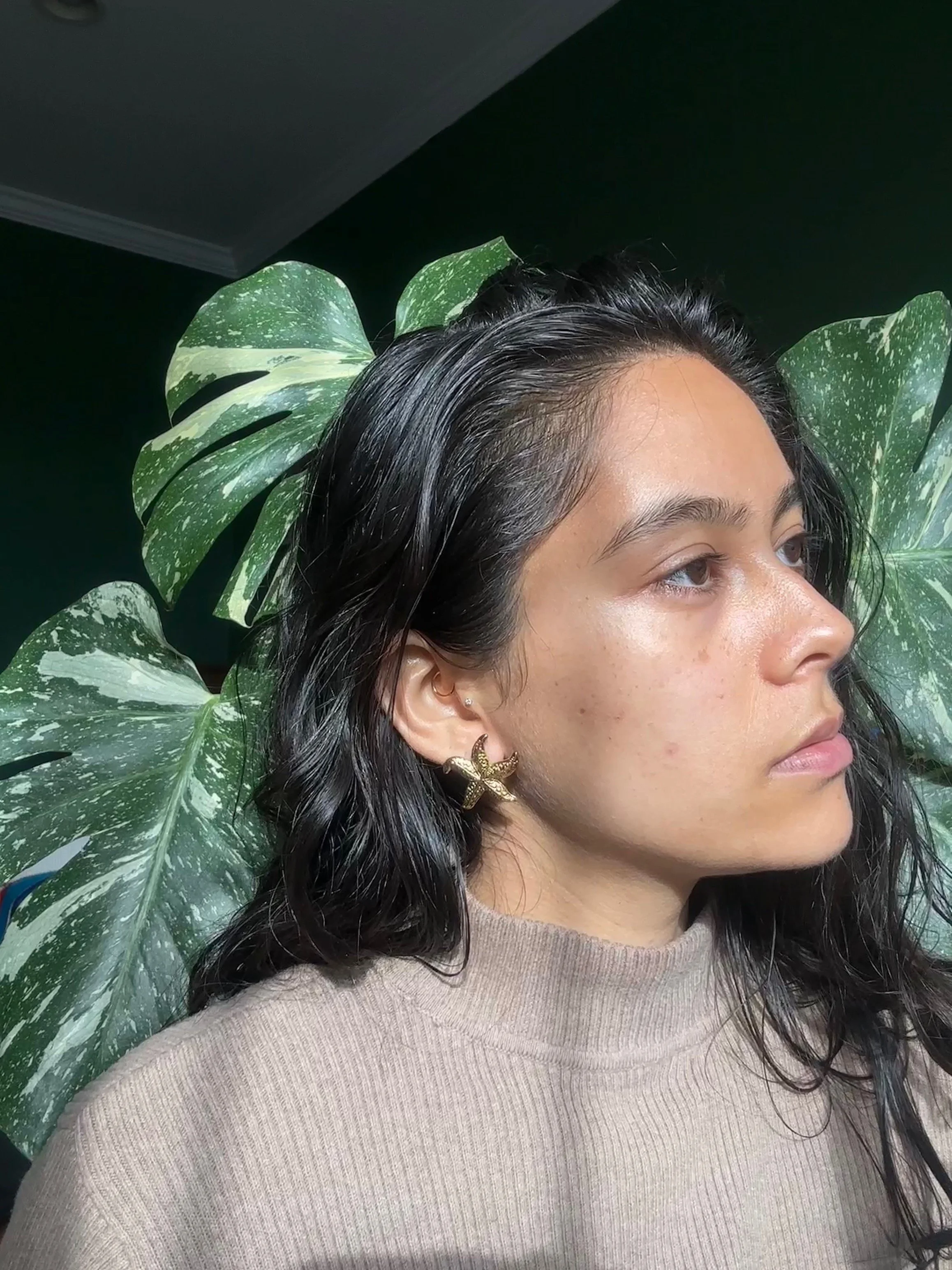 Gold toned Starfish Earrings • $20