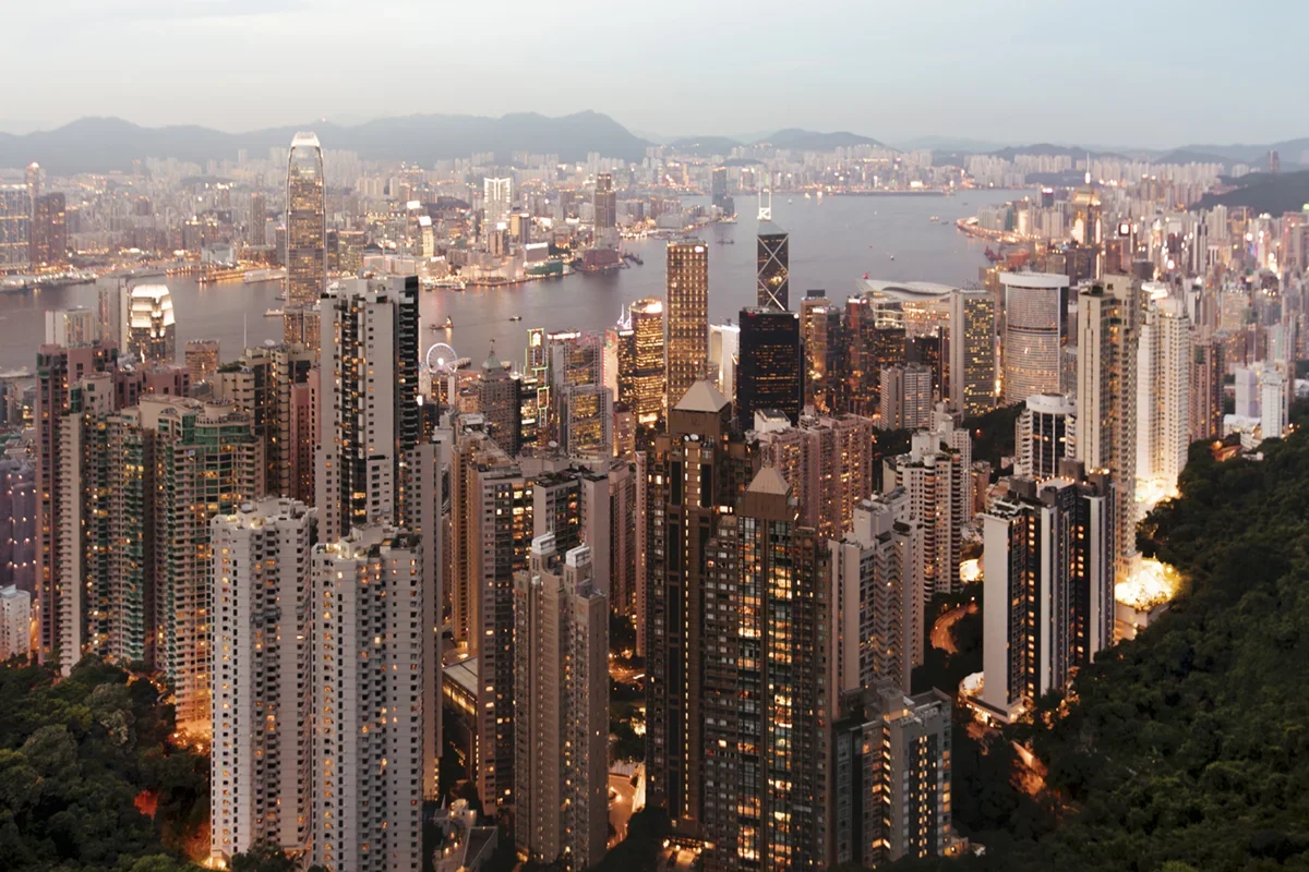 Claire-Droppert_commissioned_Cathay-Pacific_HongKong_peak.webp