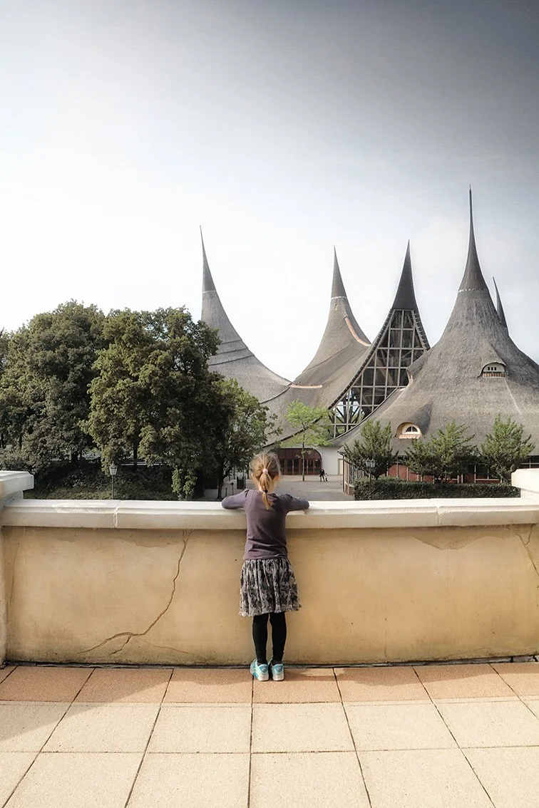 Claire-Droppert_commissioned_Efteling_ingang.jpg