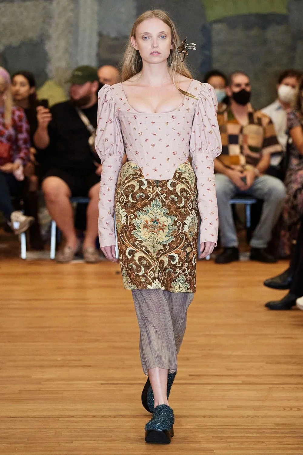 00032-Puppets-and-Puppets-RTW-Spring-22-New-York-credit-Gorunway_3f4ec575-190f-48b0-85cb-51df61051425_1000x.jpg