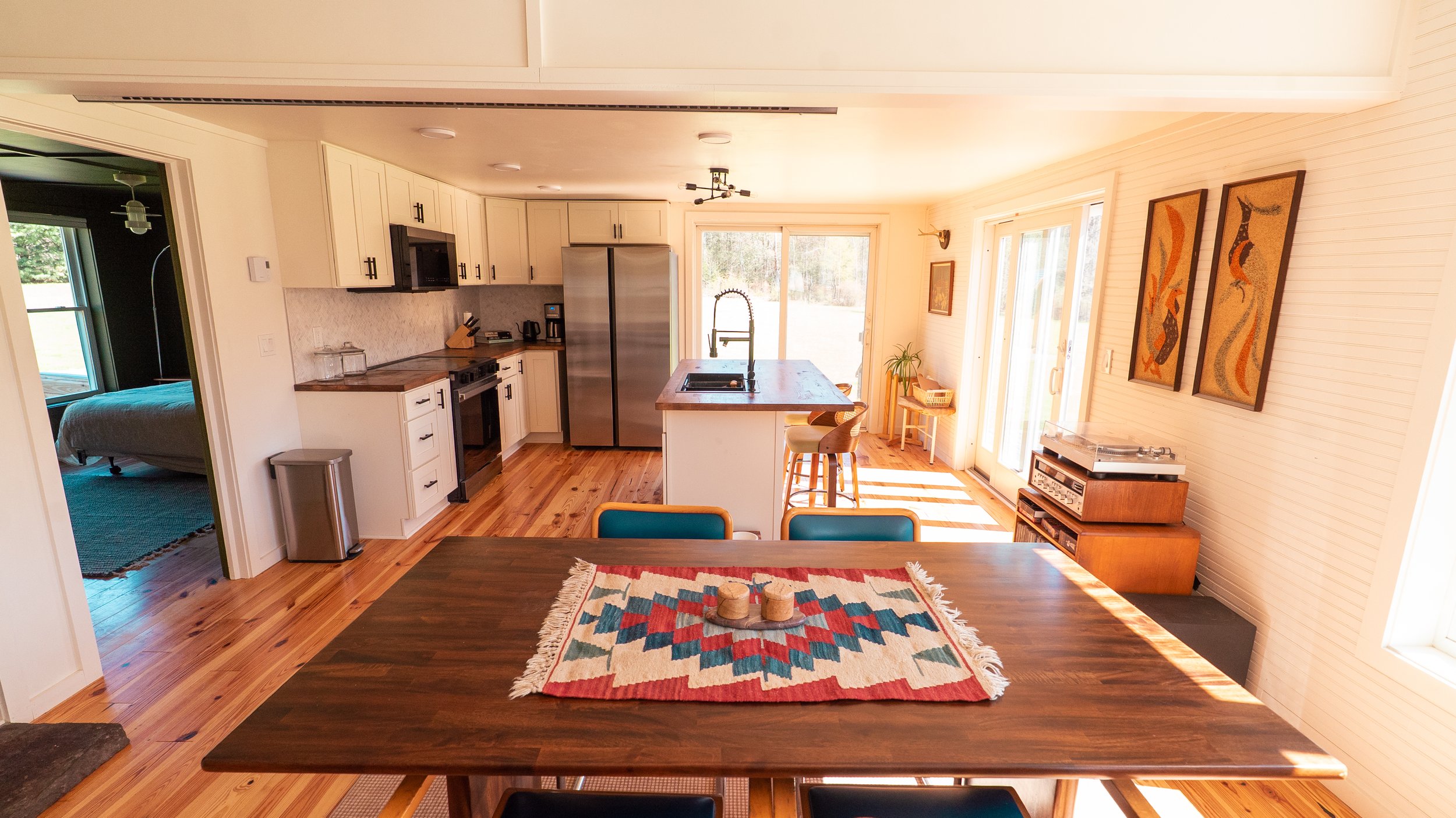 Dining Area & Kitchen