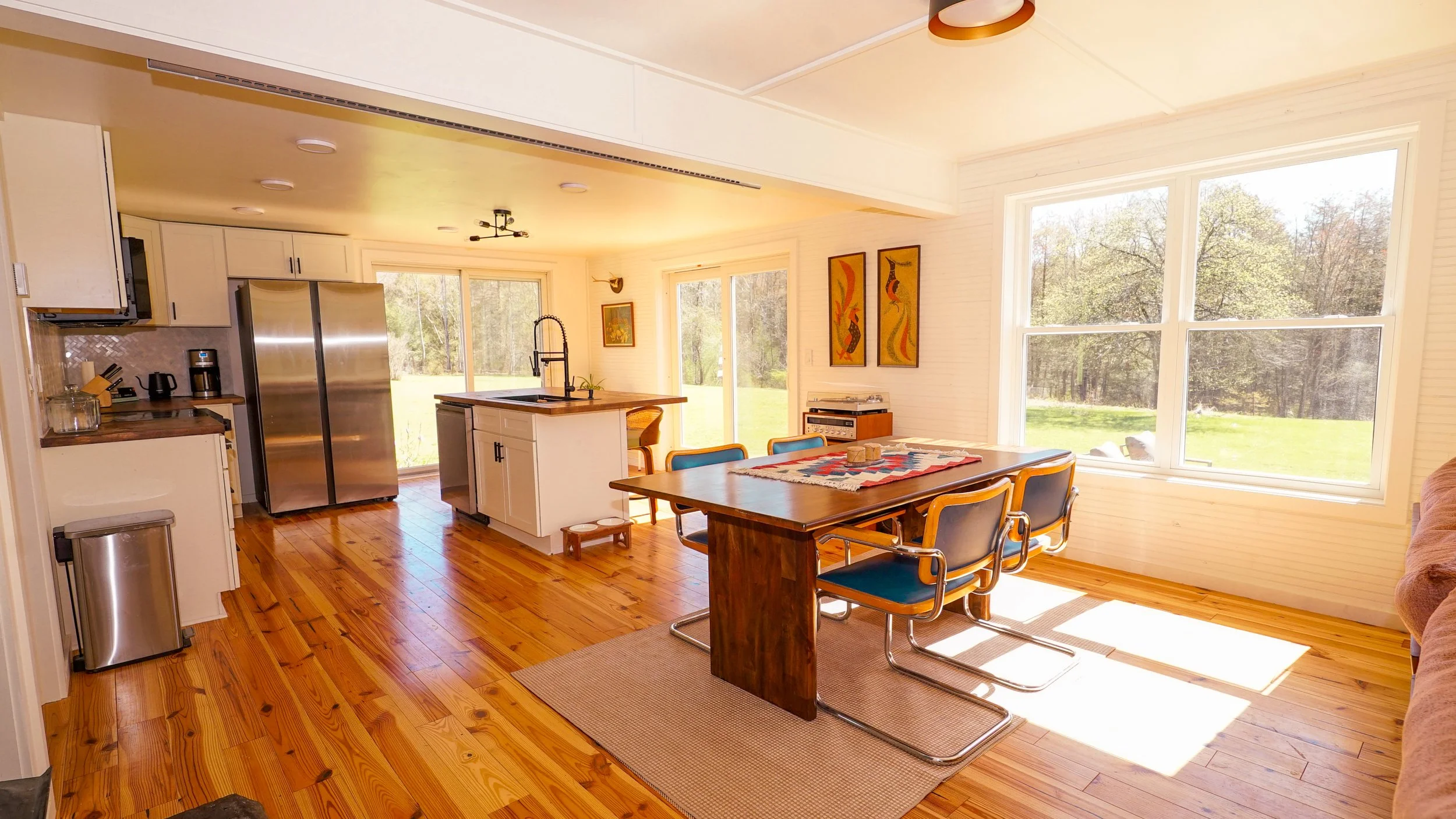 Dining Area & Kitchen