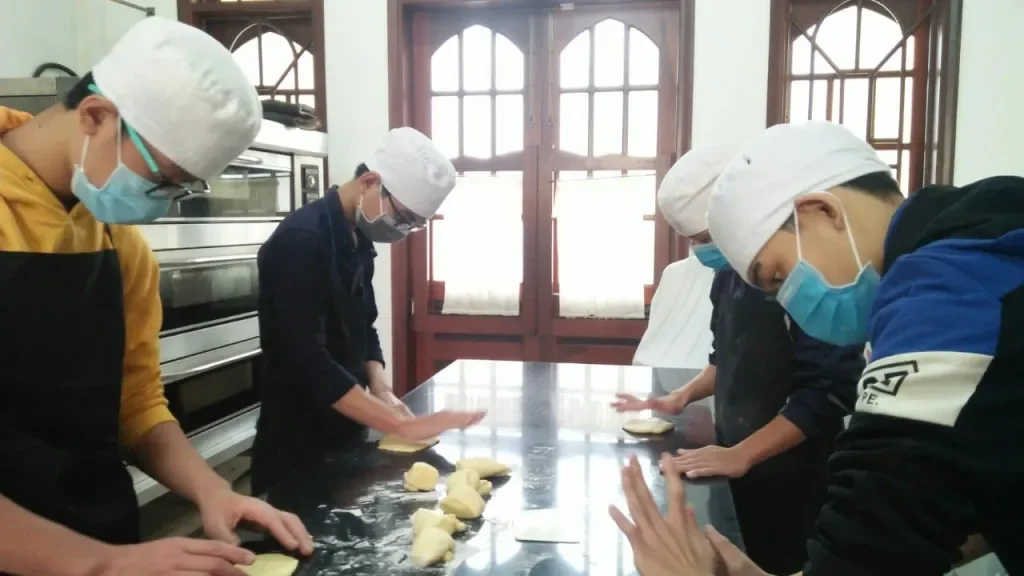 Toan-a-vocational-training-session-4.webp