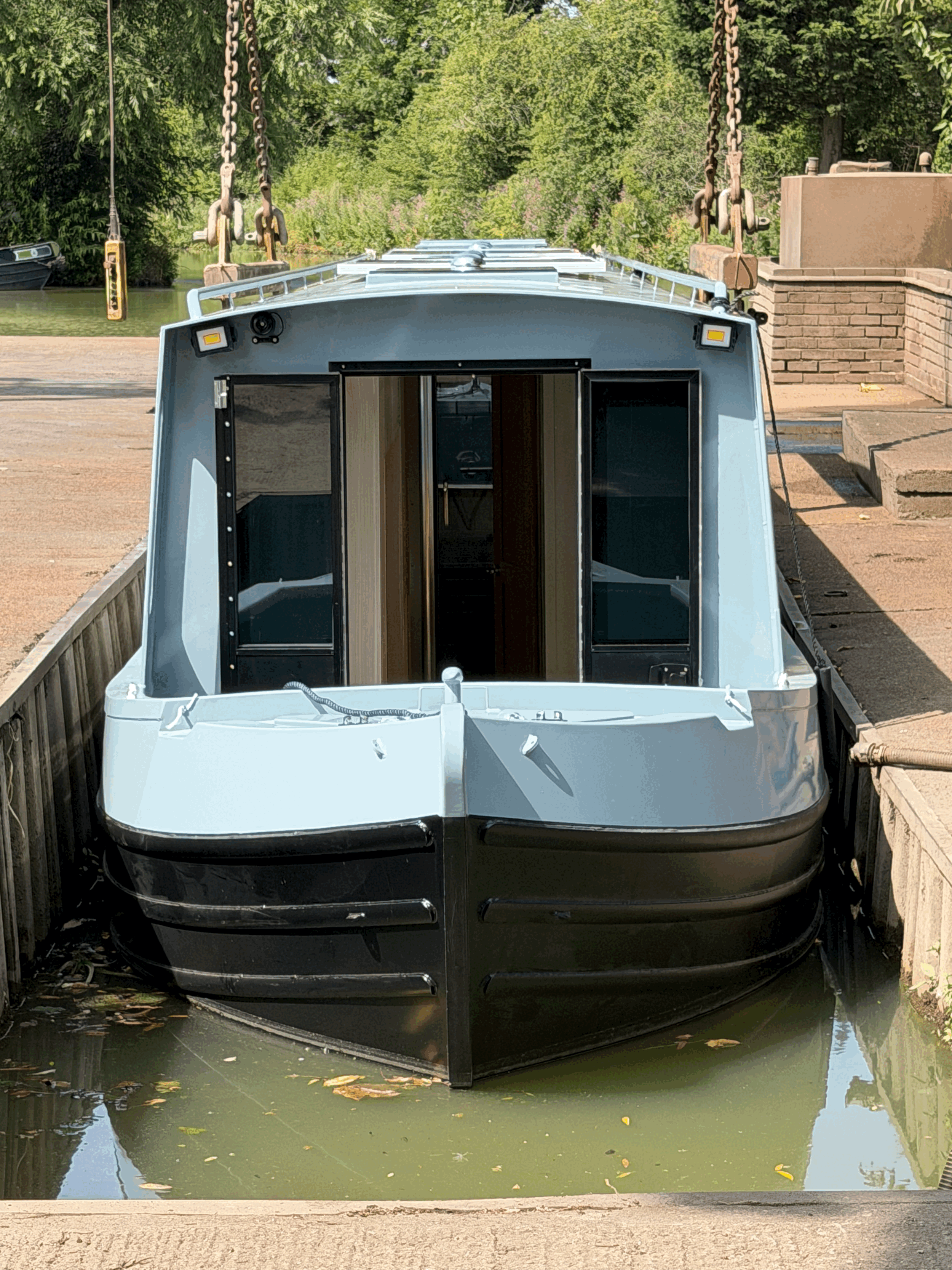 Narrowboat vs Widebeam: Which Is Right for You?