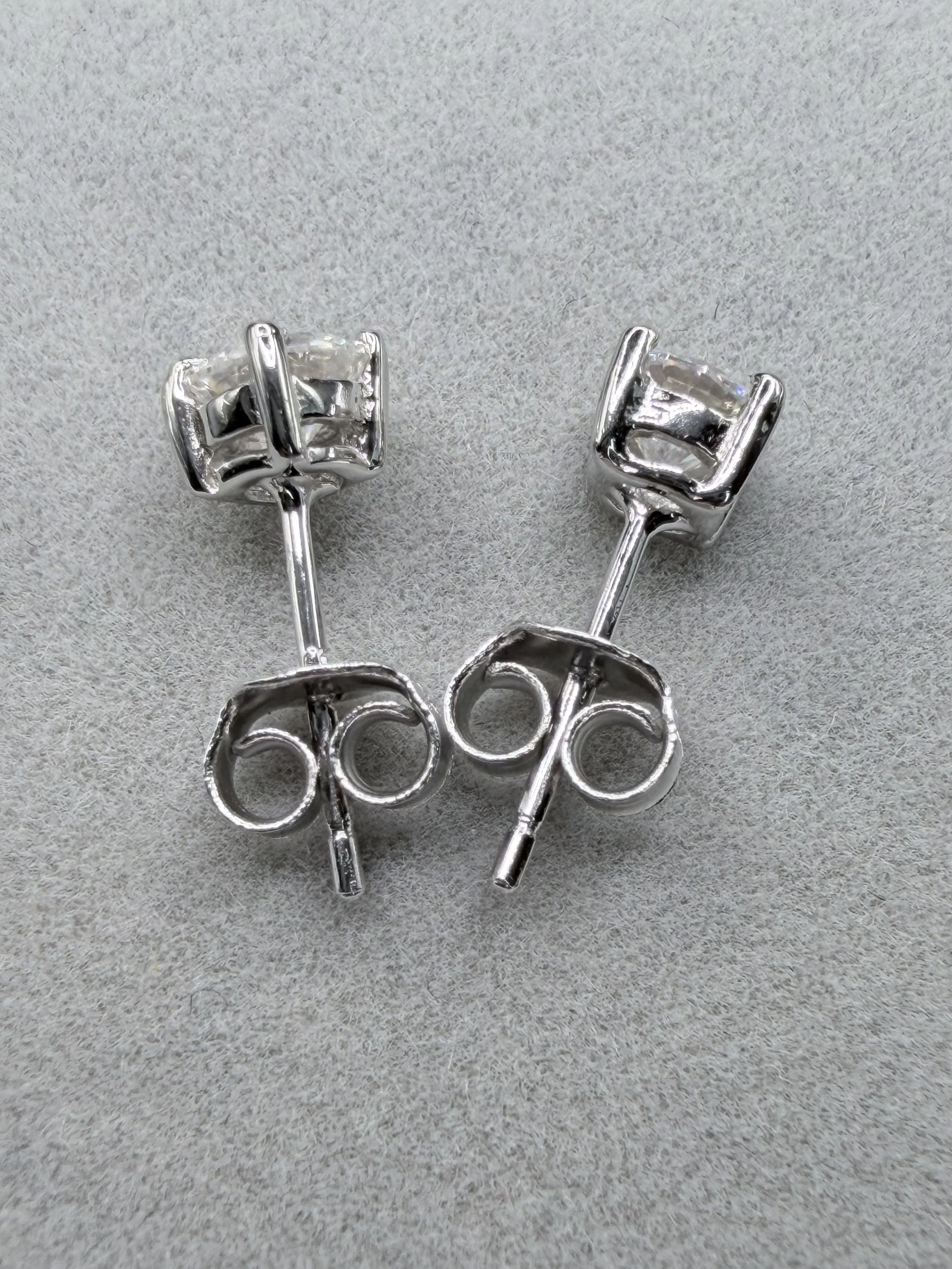 Round Moiss Backing.jpeg