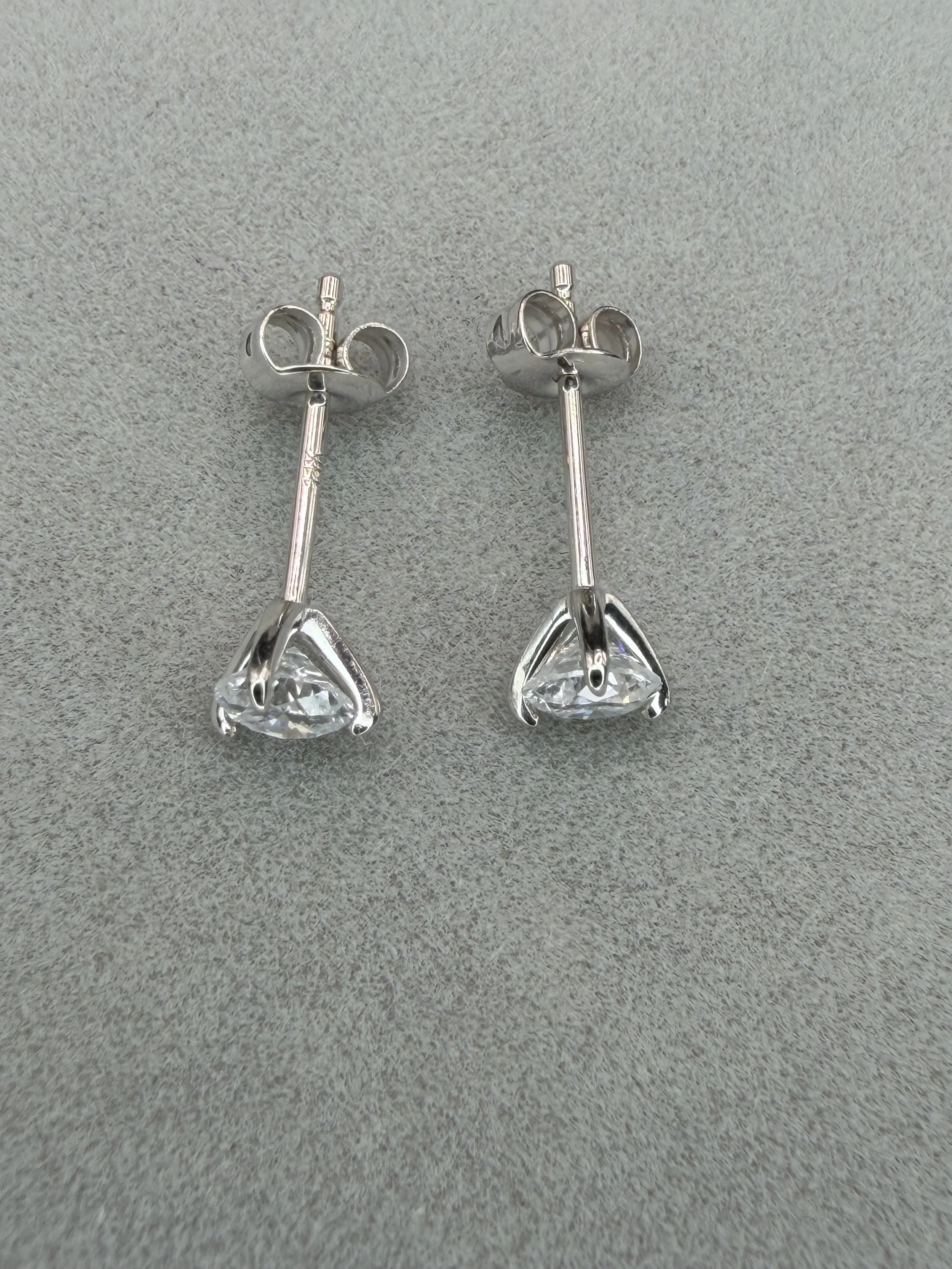 3Prong Stud Top.jpeg