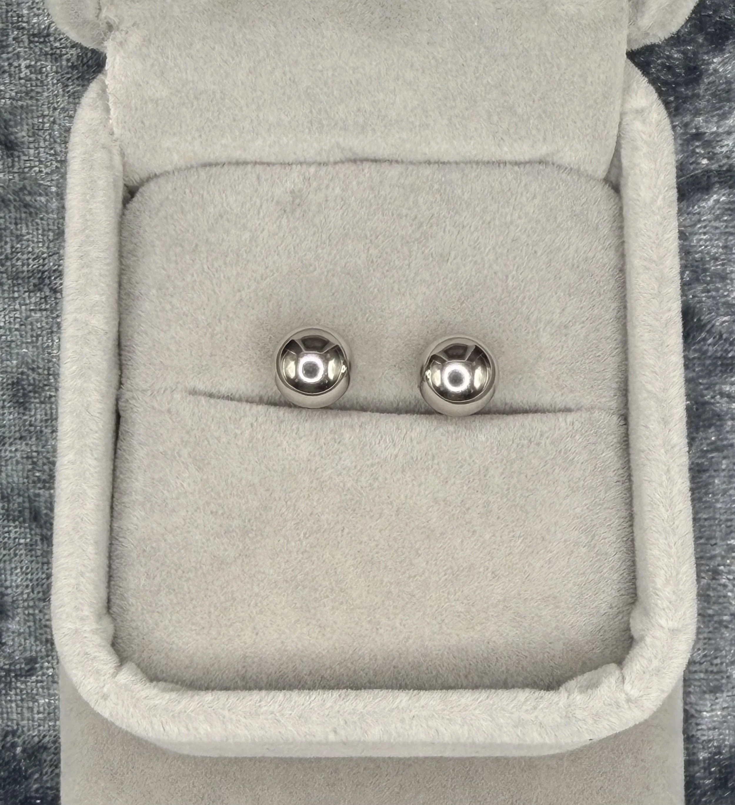 14kt White Gold Ball Stud Earrings
