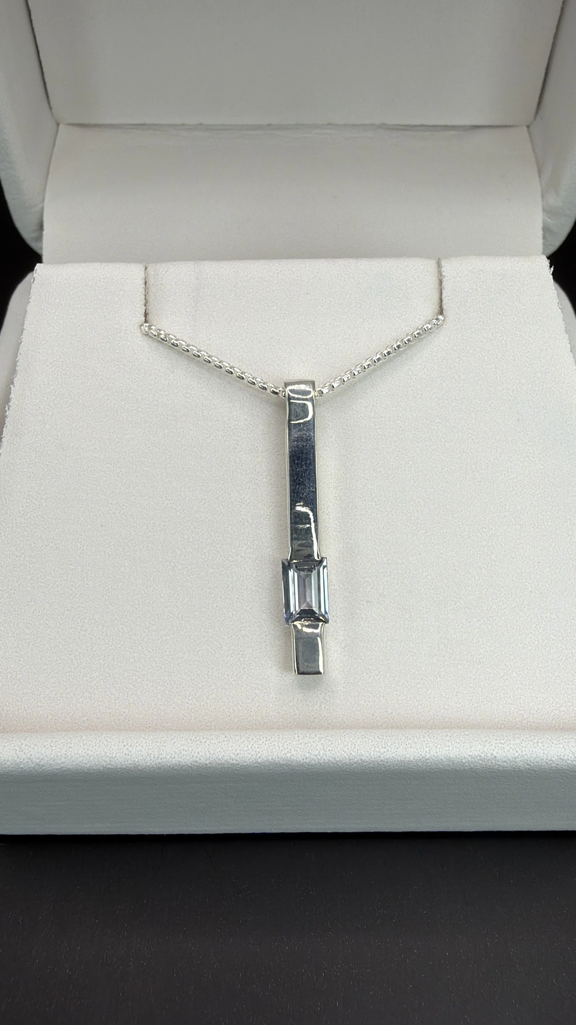 Emerald Sapph Bar Close.jpeg