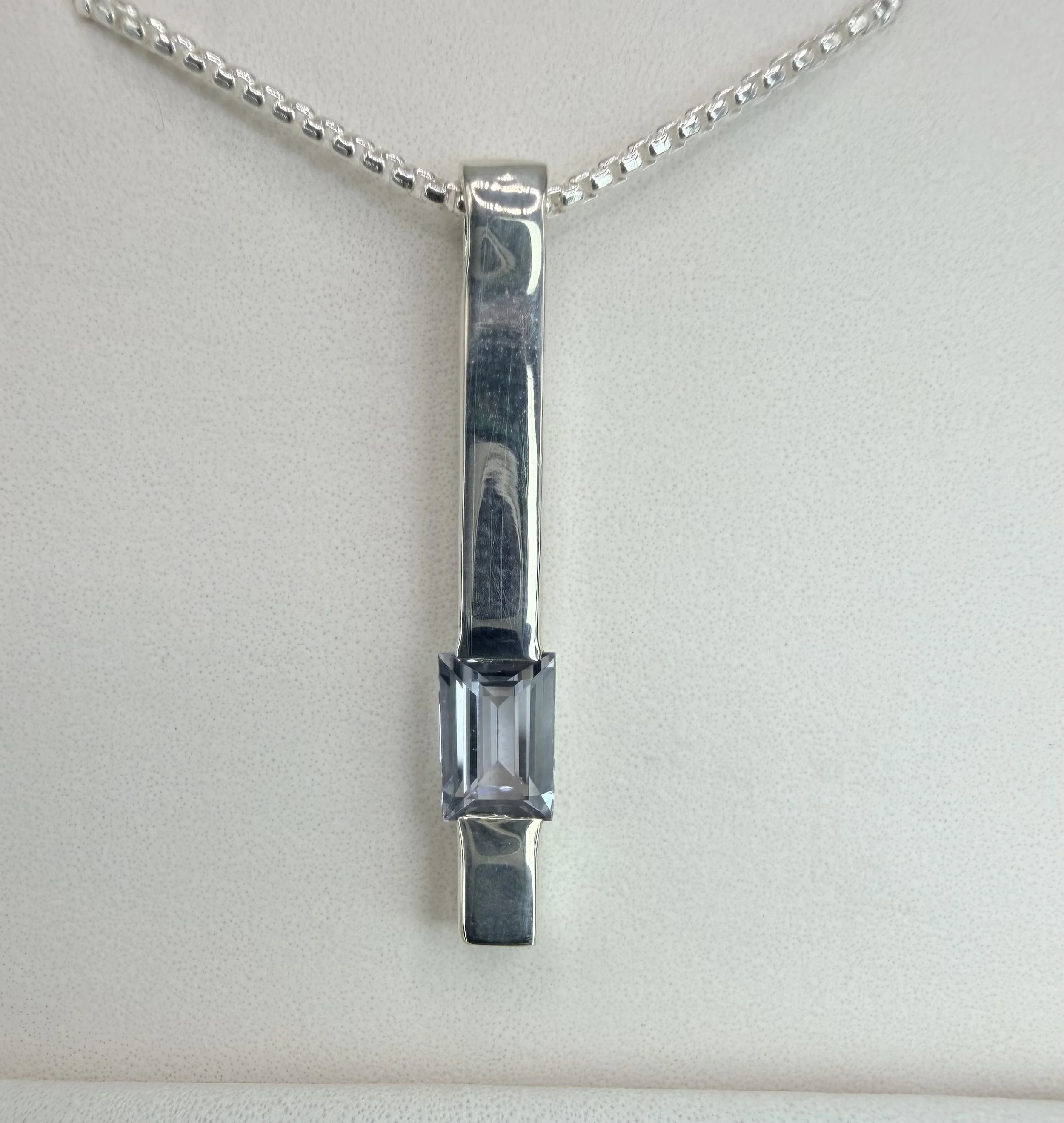 Emerald Sapph Bar Zoom.jpeg