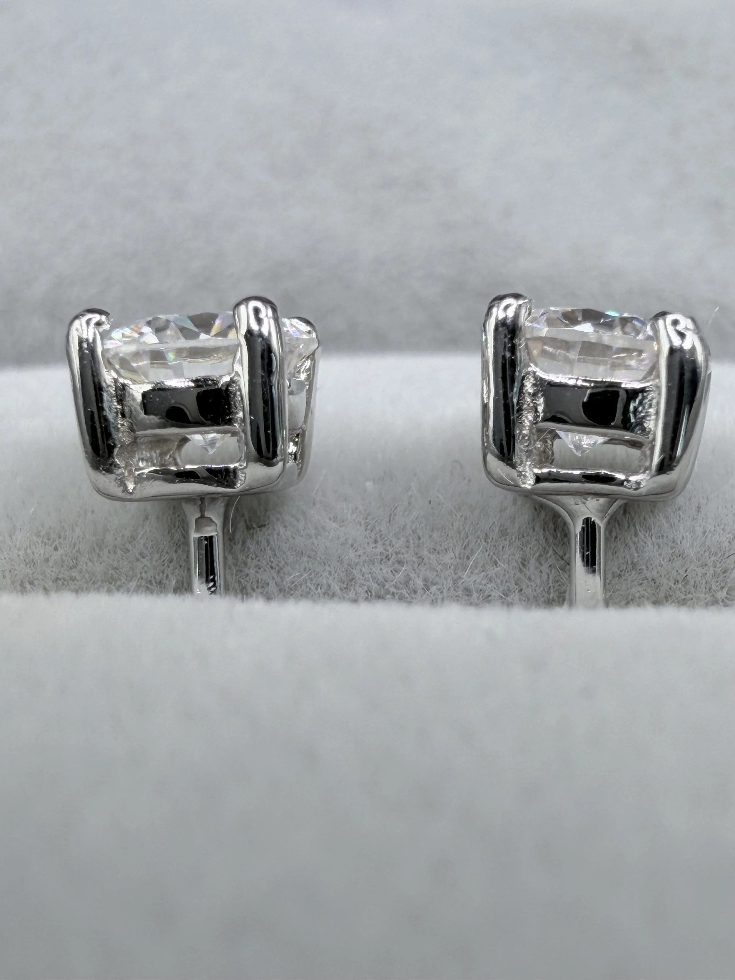 Round Moiss Side.jpeg