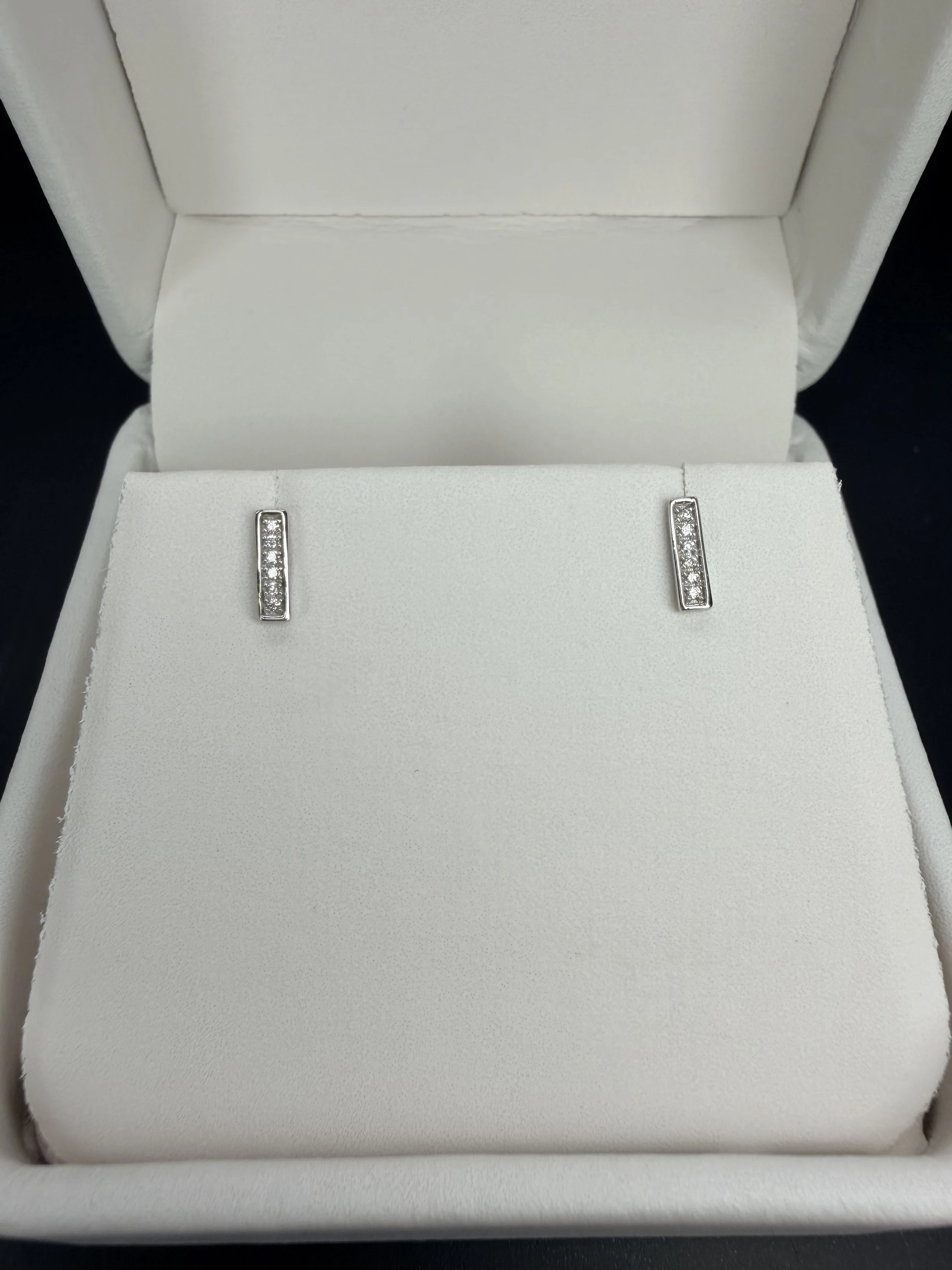 Bar Stud Vertical Whole.jpeg