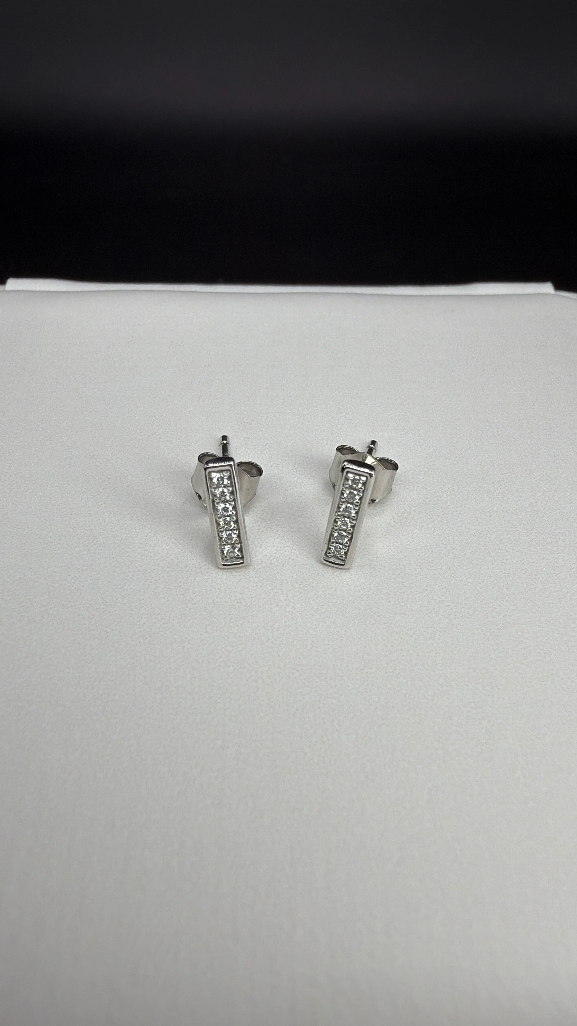 Bar Stud Vertical.jpeg