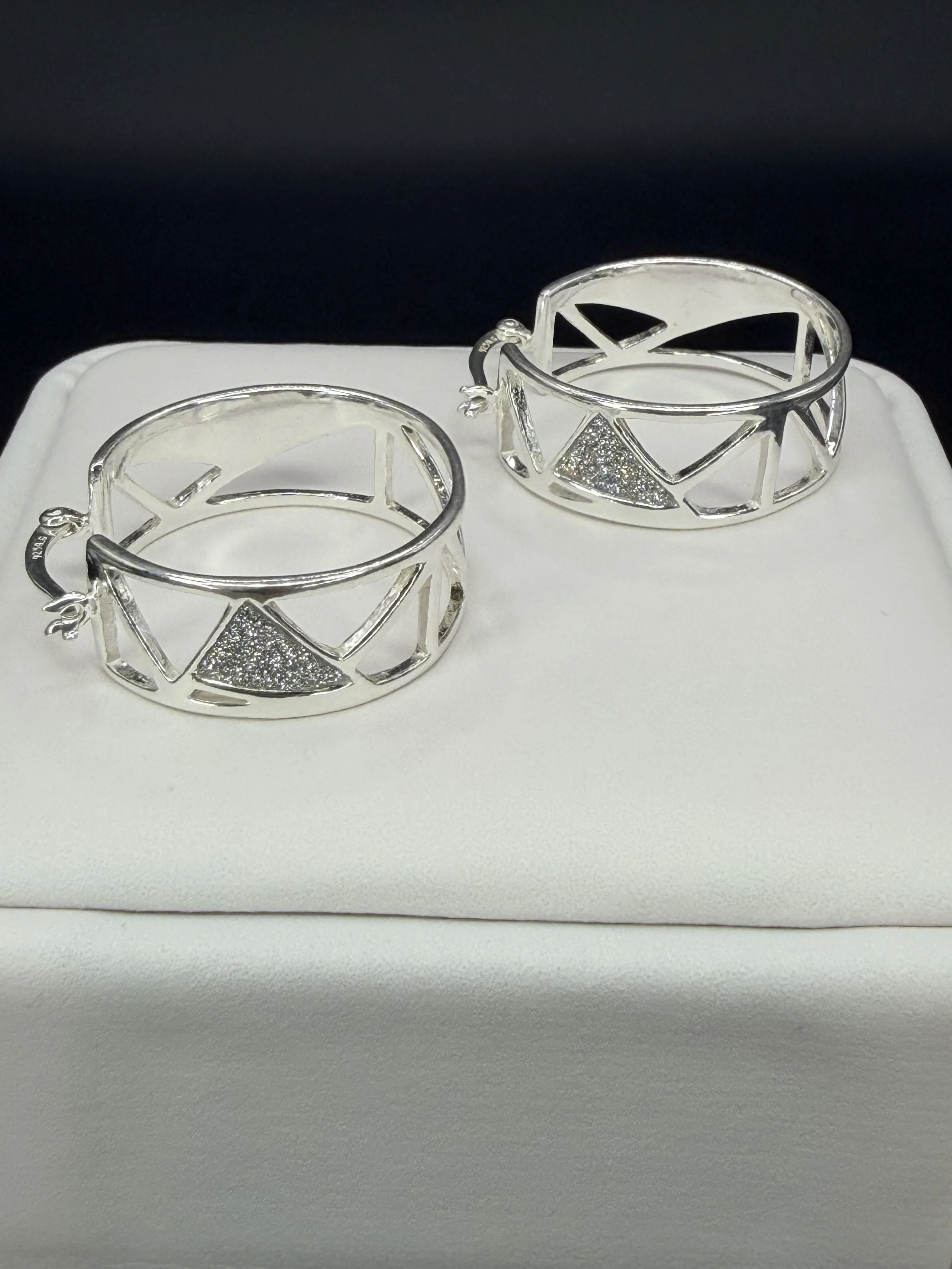 Polished Fabric Glitter Hoop Bottom Shape.jpeg