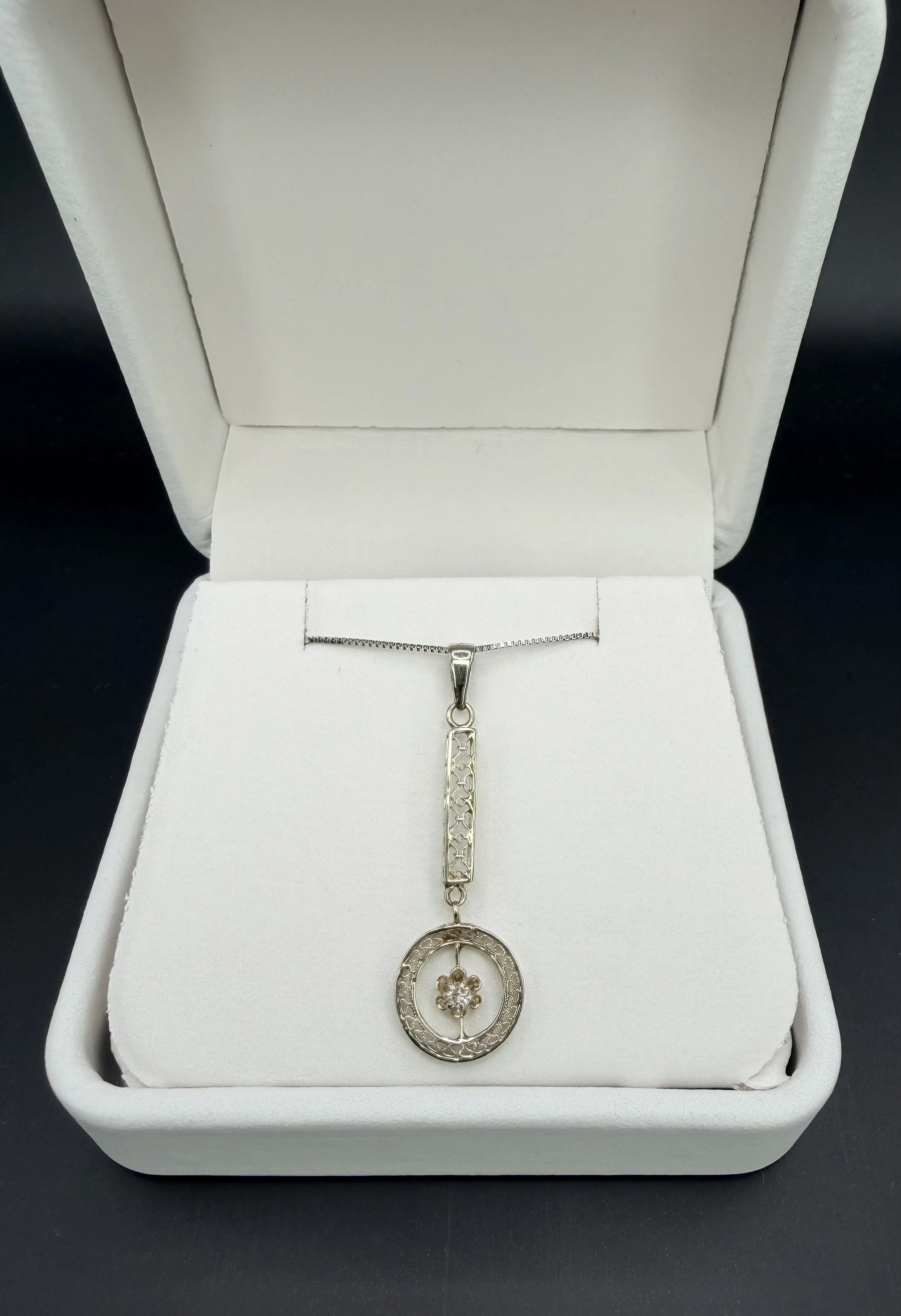 VINTAGE 10kt White Gold Lavalier Necklace