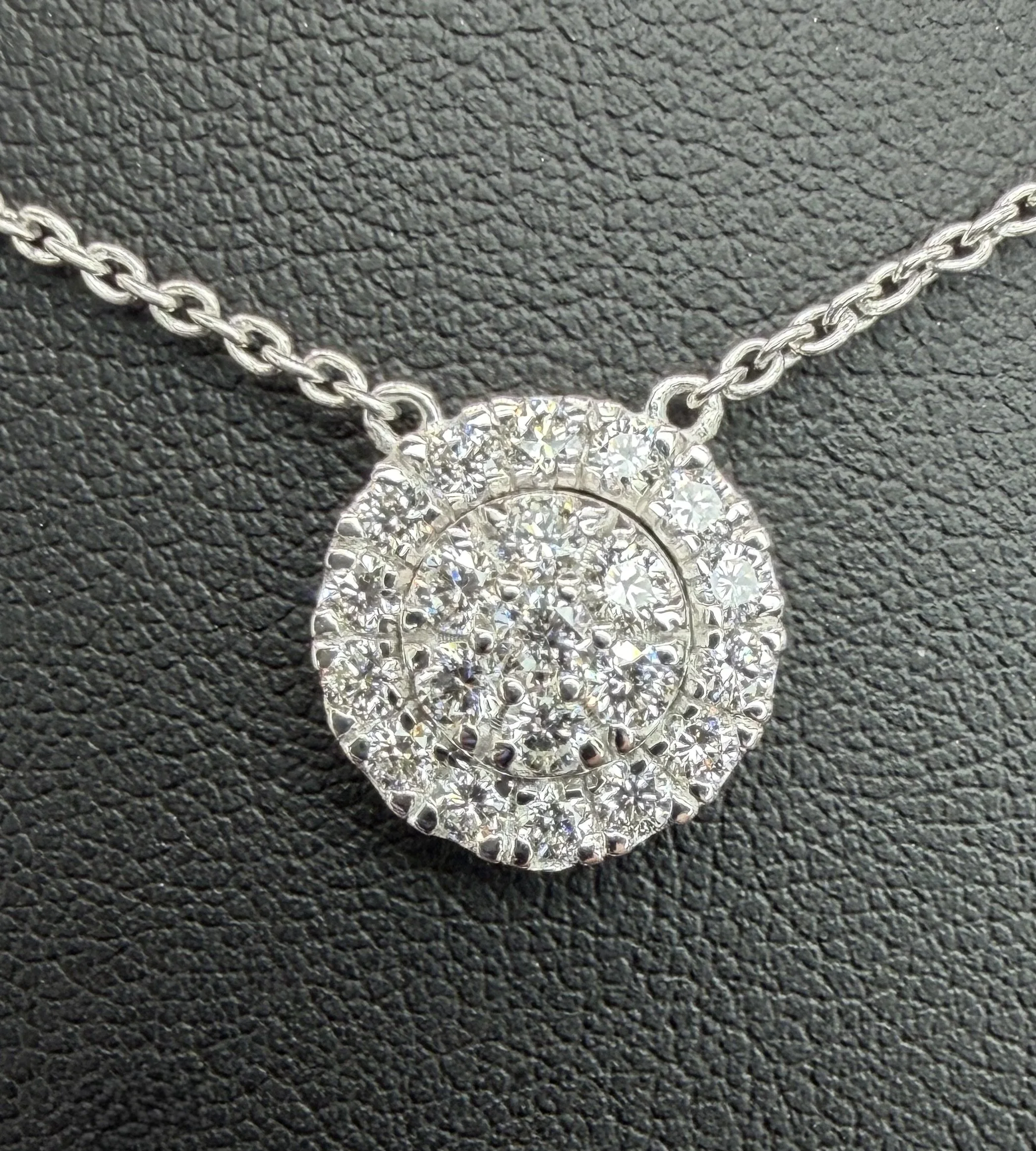 Triple Strand Zoom Round.jpeg