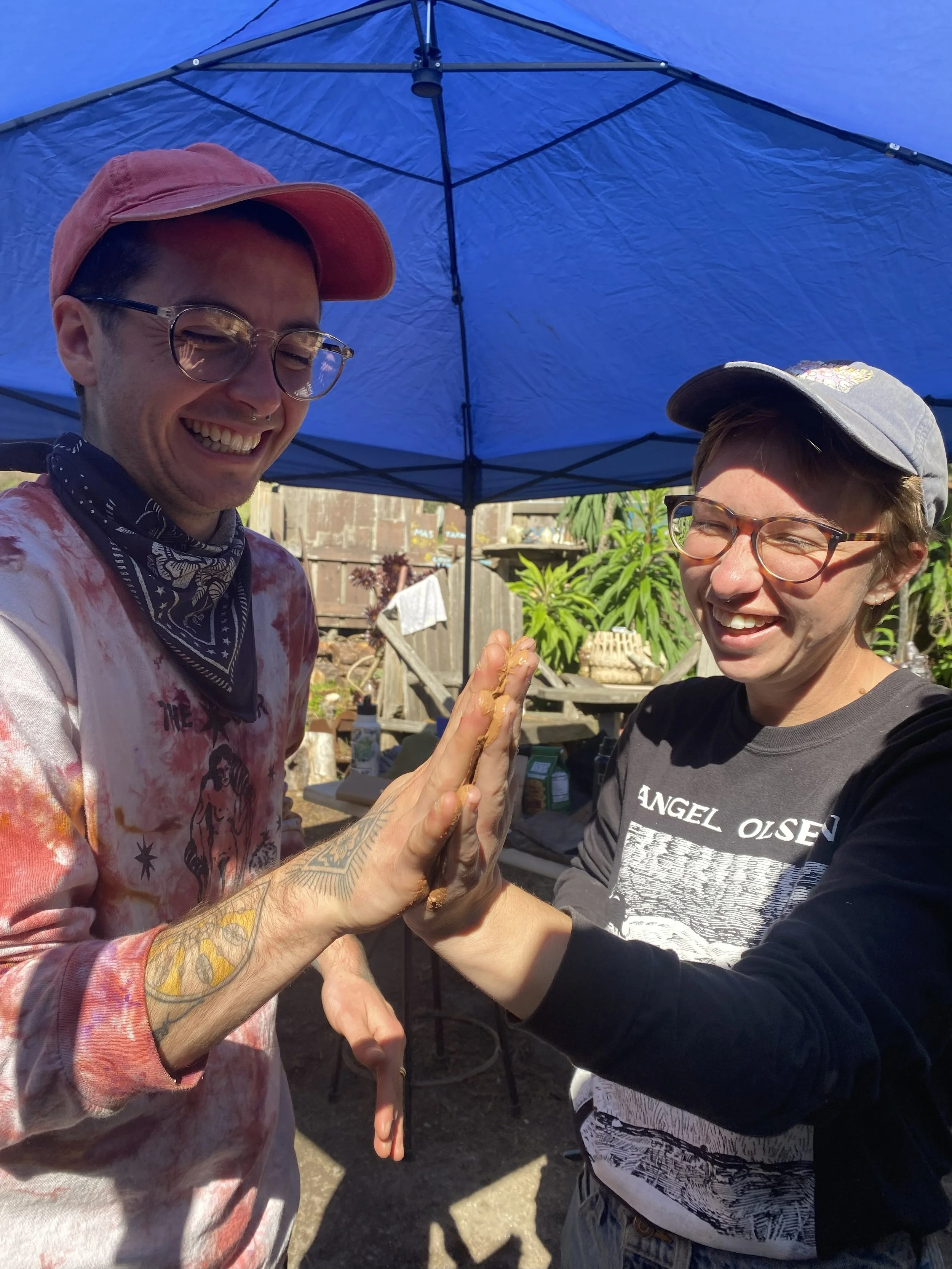 Dan and Jules slippin their hands