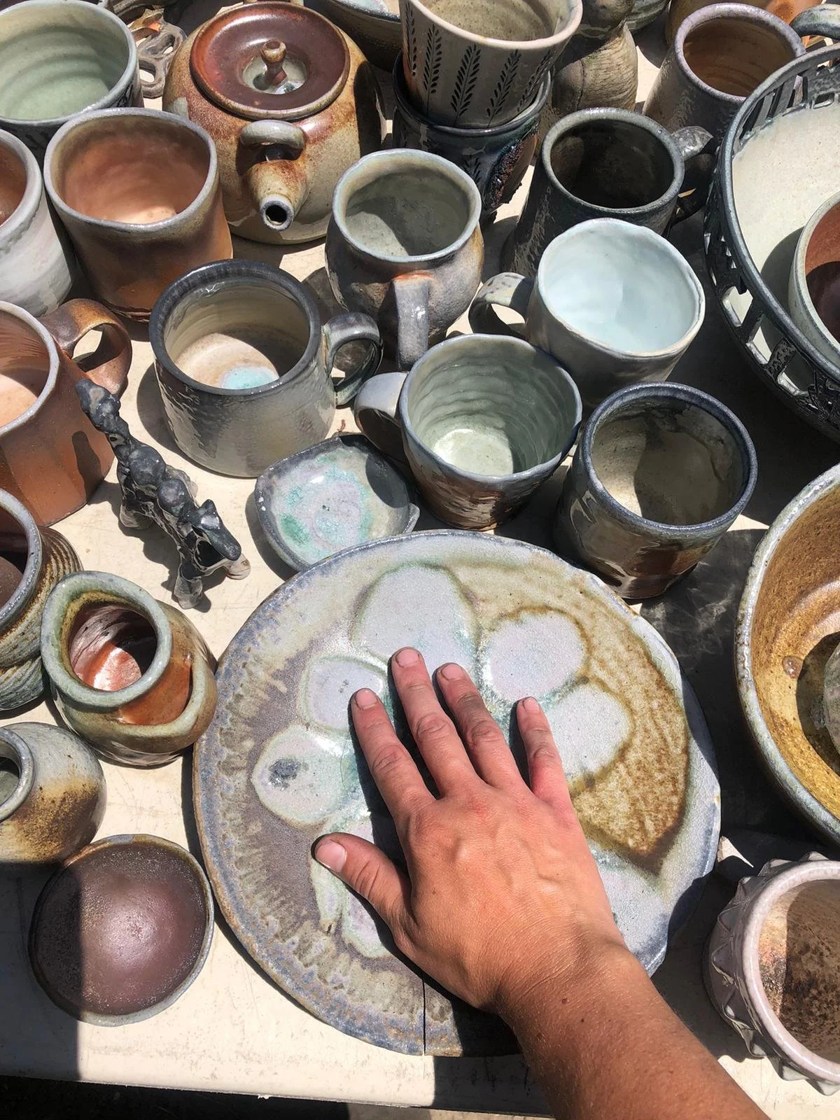 Jules' hand on an unloaded plate