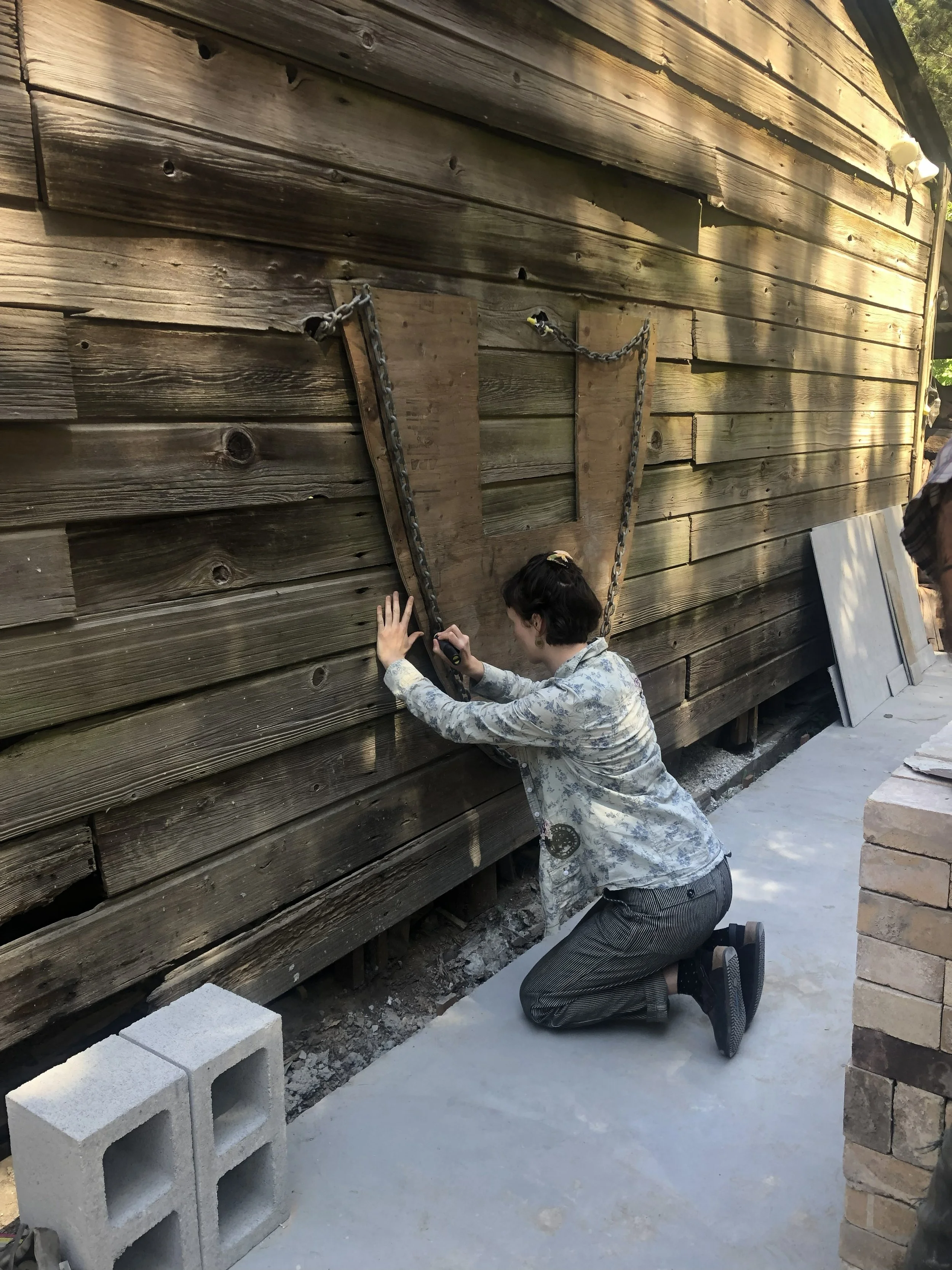 Liv tracing a chain for the arch form