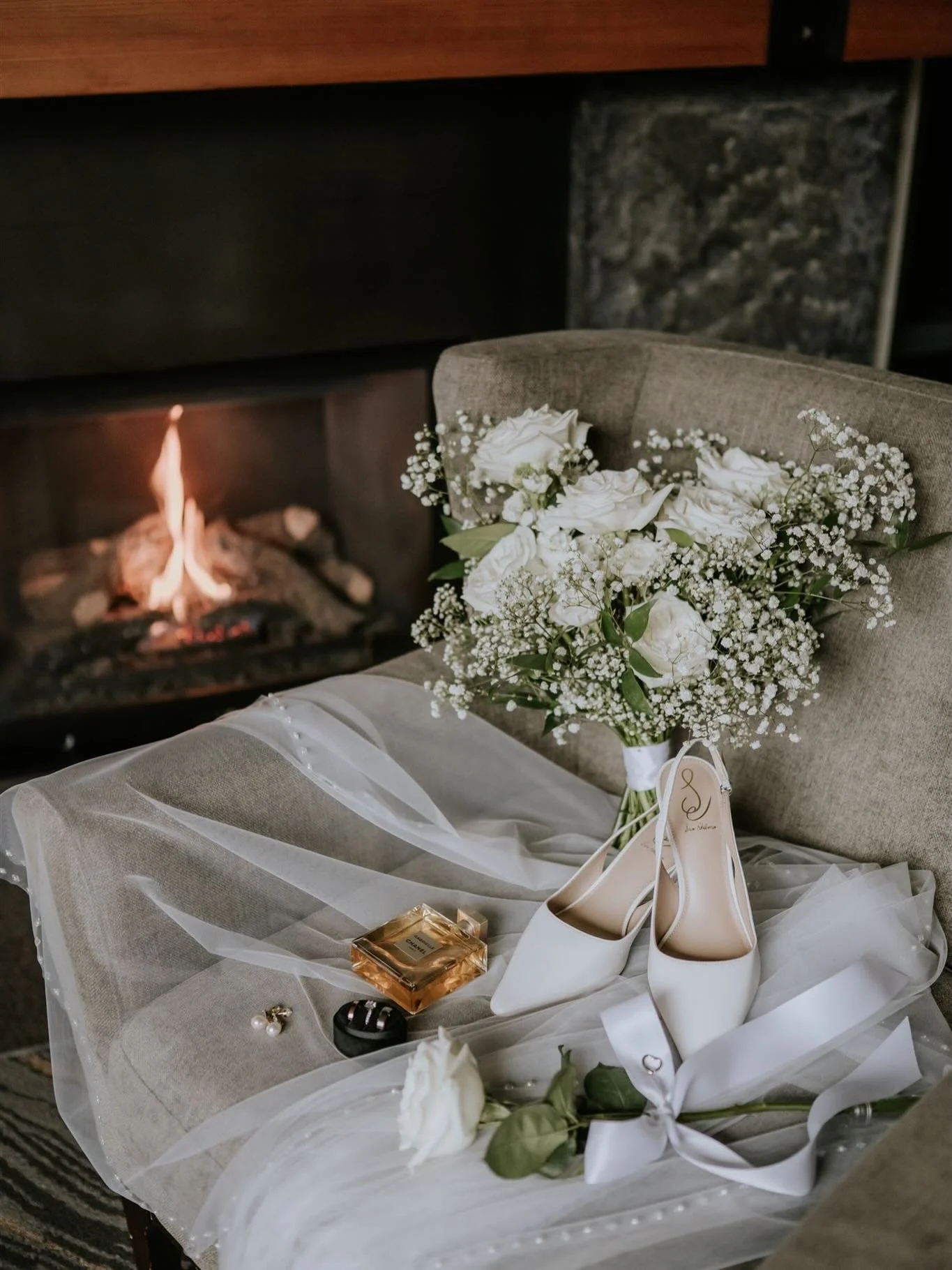 D&amp;M&rsquo;s epic celebration in November 💍 🏔️ 

Wedding planning: @kathryngraystonweddings 
Photography: @emilyserrellphoto 
Venue: @nitalakelodge 
DJ: @djtraxx 
Hair and Make Up: @natachatrottier.hair.makeup 
Florals: @senka_florist 
Officiant