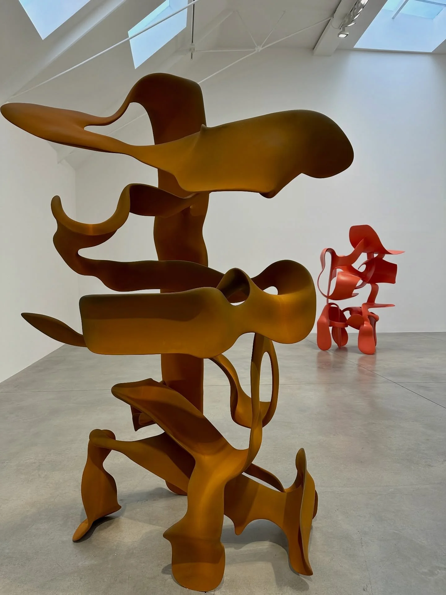 Really glad I managed to catch this Tony Cragg show at @lisson_gallery before it closes. One of those exhibitions that really only makes sense in person. The scale alone is incredible, these towering, eroded forms that feel half figure, half architec