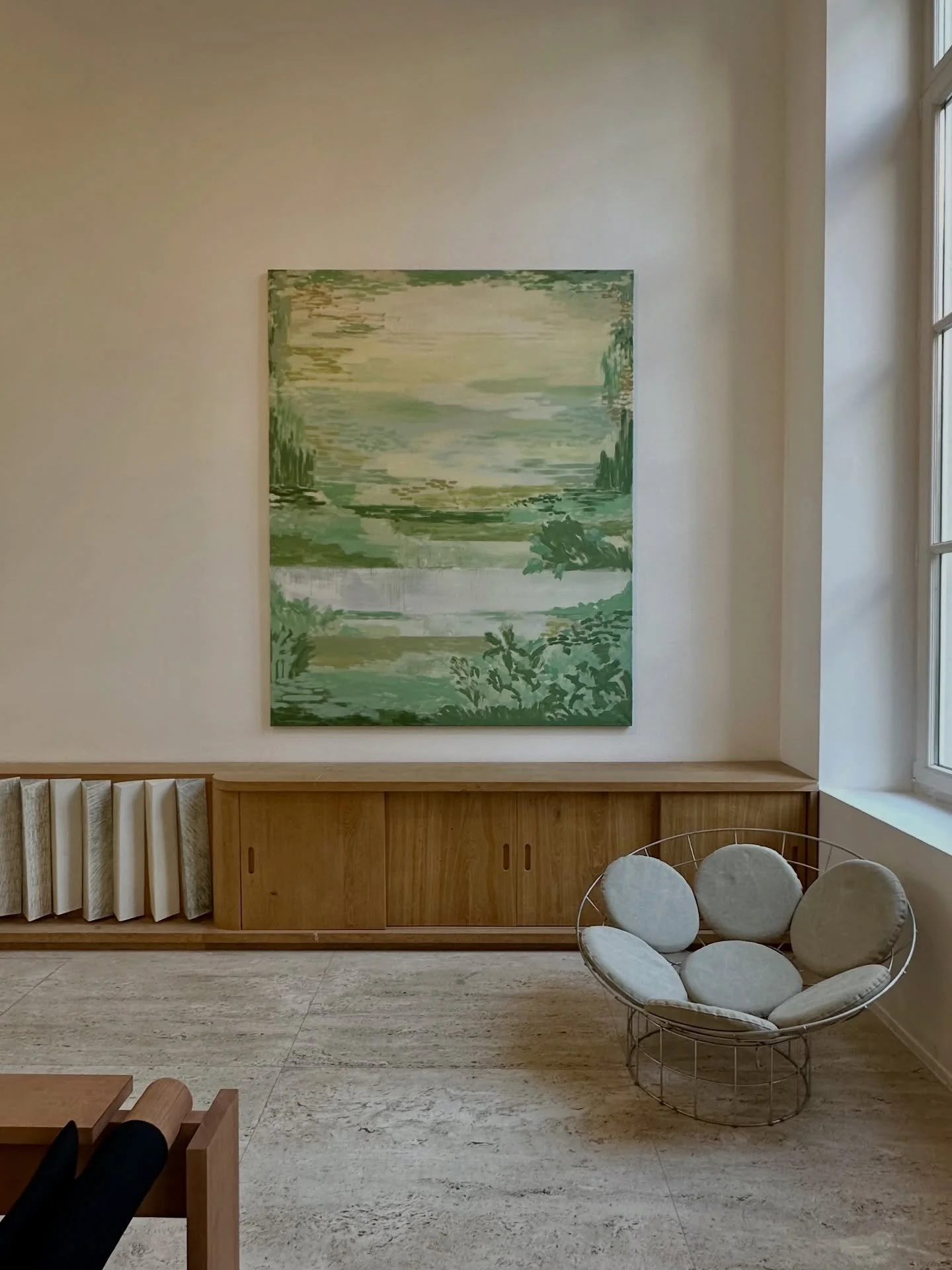 A quiet magic tucked behind tall Parisian doors&hellip; 

Visiting @amelieduchalard felt less like stepping into a gallery and more like entering a lived-in world of art. The space moves between apartment and exhibition, where everything is in dialog