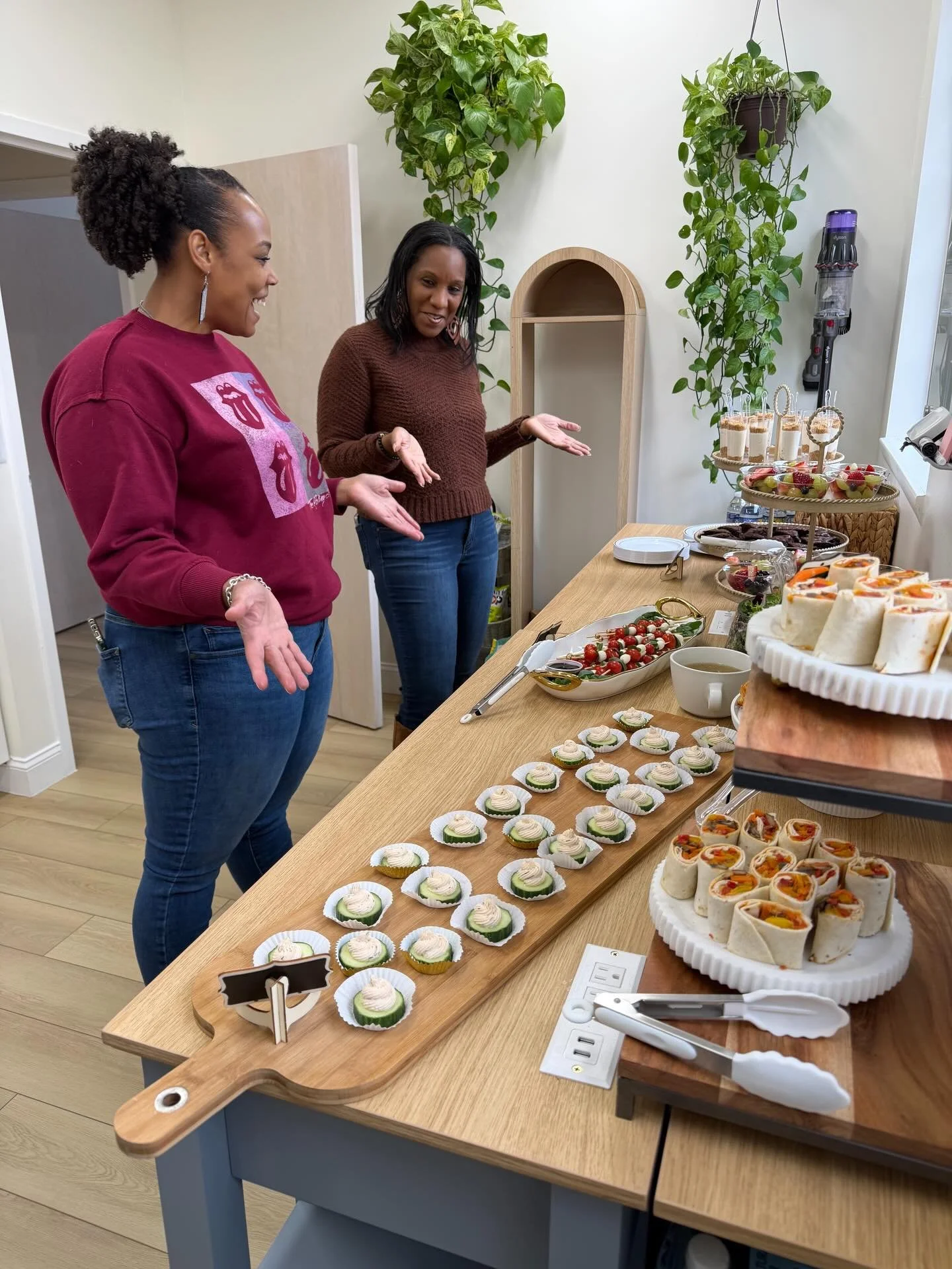The look of excitement when you see your vision come to life 🤩
Did you know MSA Creative Studios has a kitchen?
When you rent studio space, you unlock access to our fully stocked kitchen - complete with complimentary snacks and beverages to make you