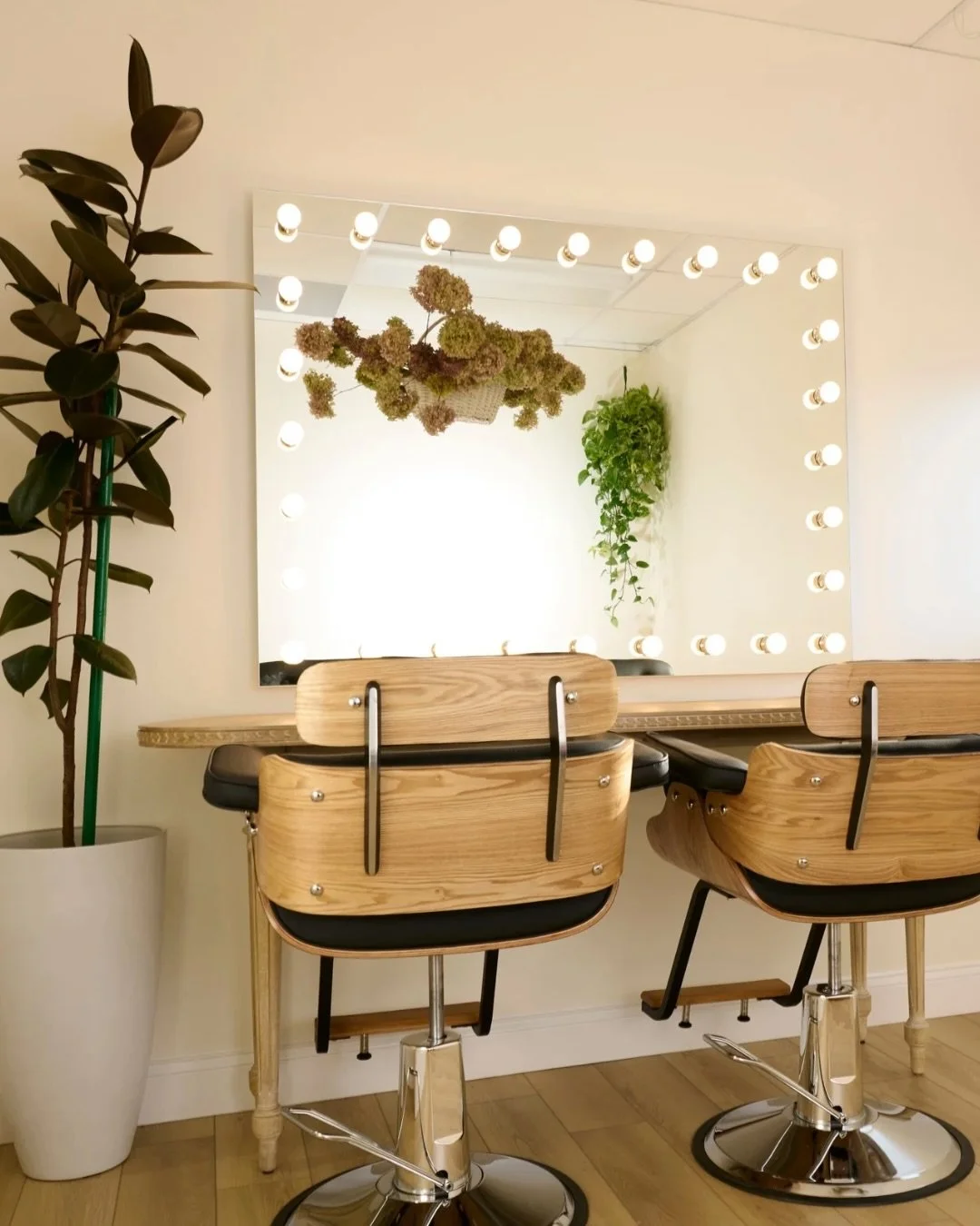 The Hair &amp; Makeup Studio 💄

Whether you&rsquo;re hosting a bridal trial or getting glammed up for a photoshoot, this is a space that elevates your clients experience and makes everyone feel like a celebrity. 

Ready to give your clients the VIP 