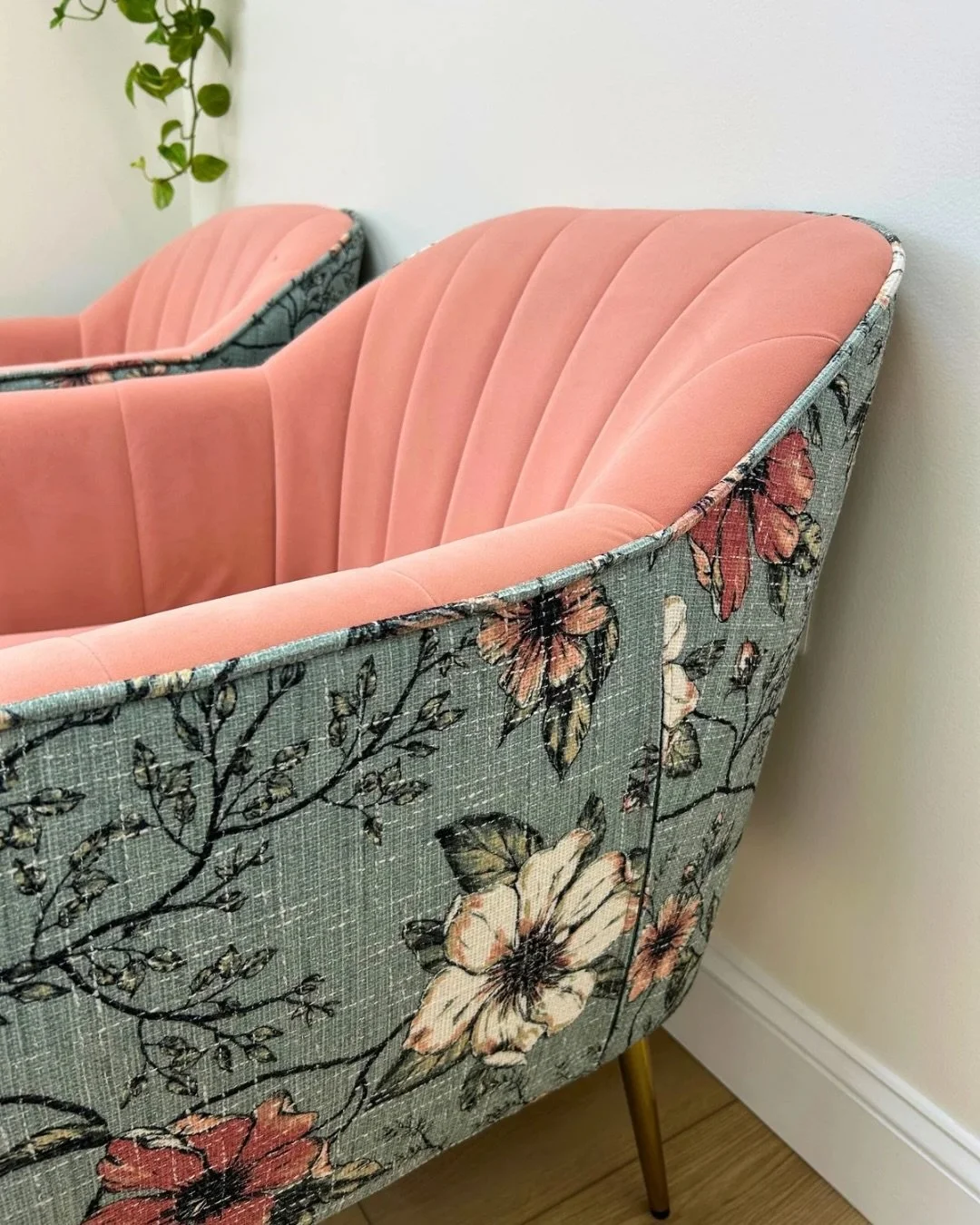 A space this pretty deserves to be part of your getting-ready moment 🤍

With 2 styling chairs for artists and 2 beautiful guest seats for your crew, our Hair &amp; Makeup Studio is perfect for both professionals and studio guests alike.

Rent The St