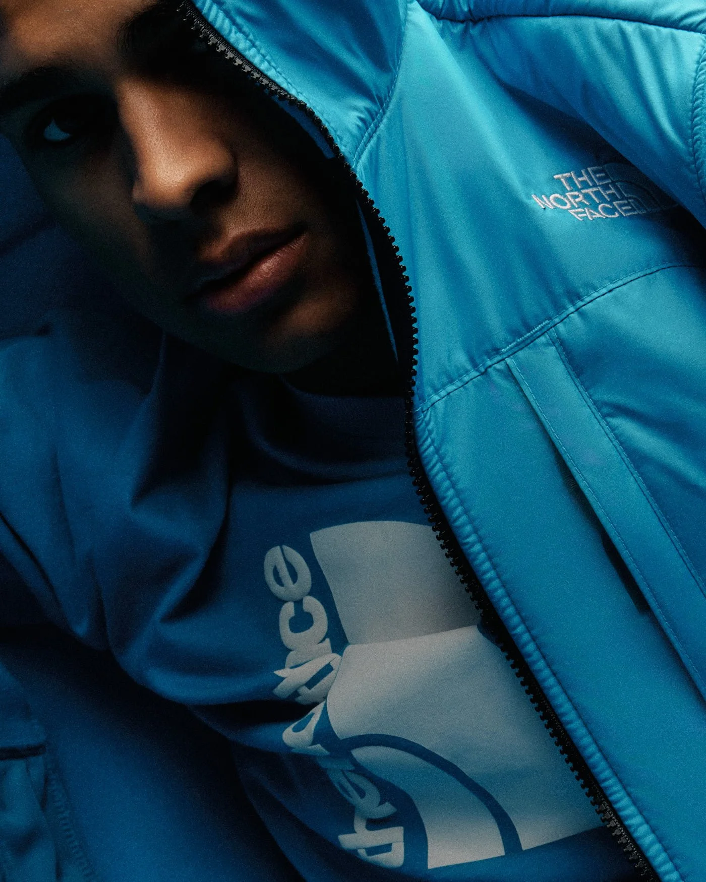 20220622_Neon_Acoustic_Blue_Half_0942_Web Low 1.jpg
