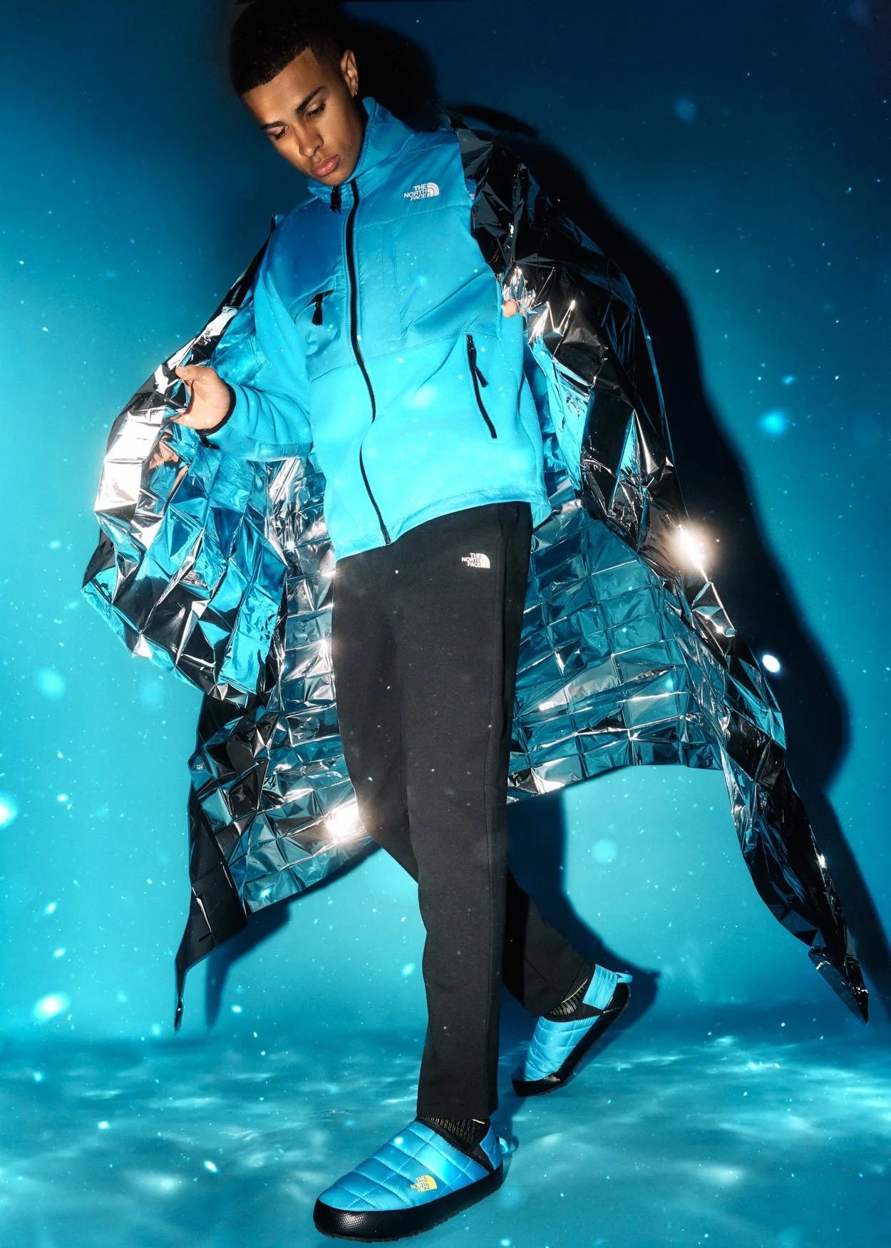 20220622_Neon_Acoustic_Blue_Half_1086 1_Web Low.jpg