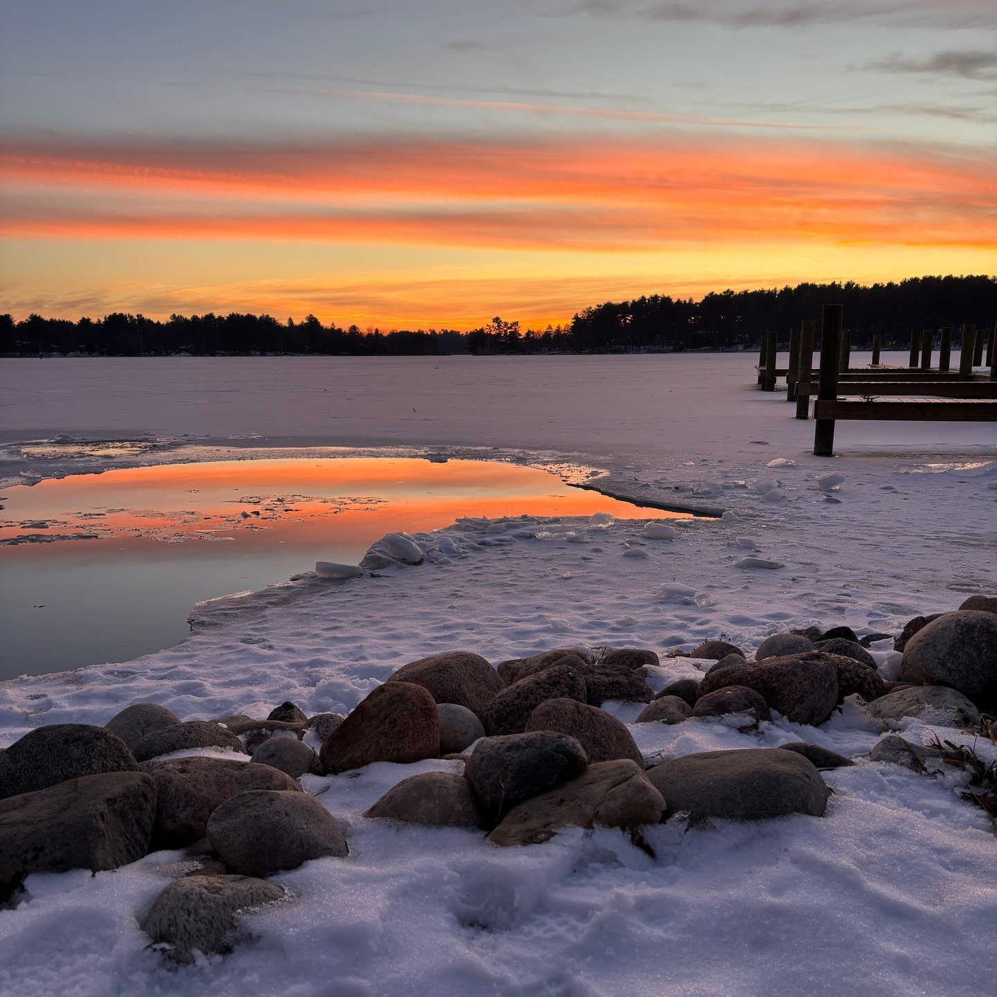 Sunsets are better on the lake. Hoping to catch another one of these soon. 

#sauna #waupaca #columbialake #wisconsin #waupacachainoflakes #saunatime