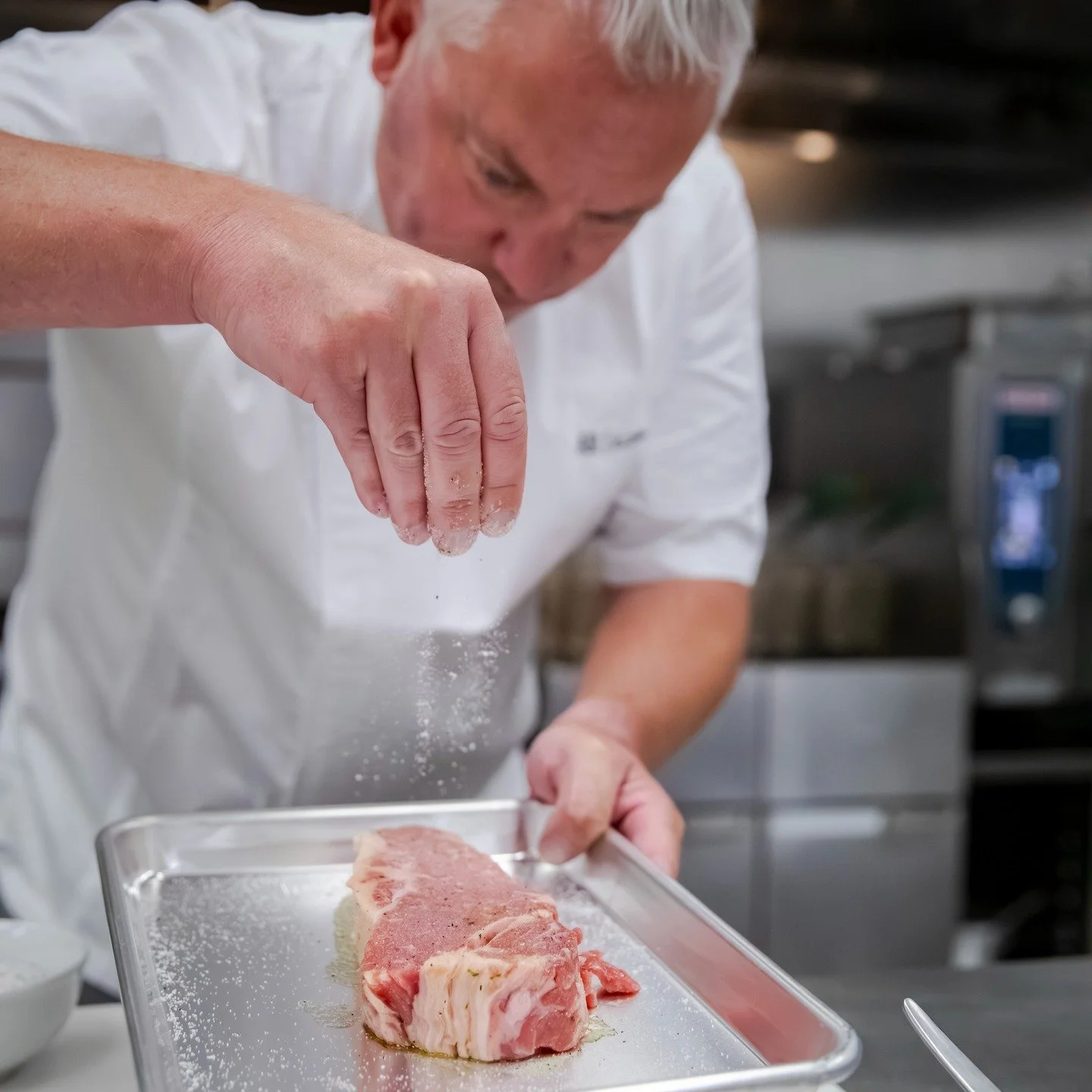 What does it mean to be a Private Kitchen?

It&rsquo;s our answer to commoditized corporate food. It means two things:

1. Chef-Craft: A culinary program led by chefs, not spreadsheets. It&rsquo;s about artistry and execution, delivering high-end res