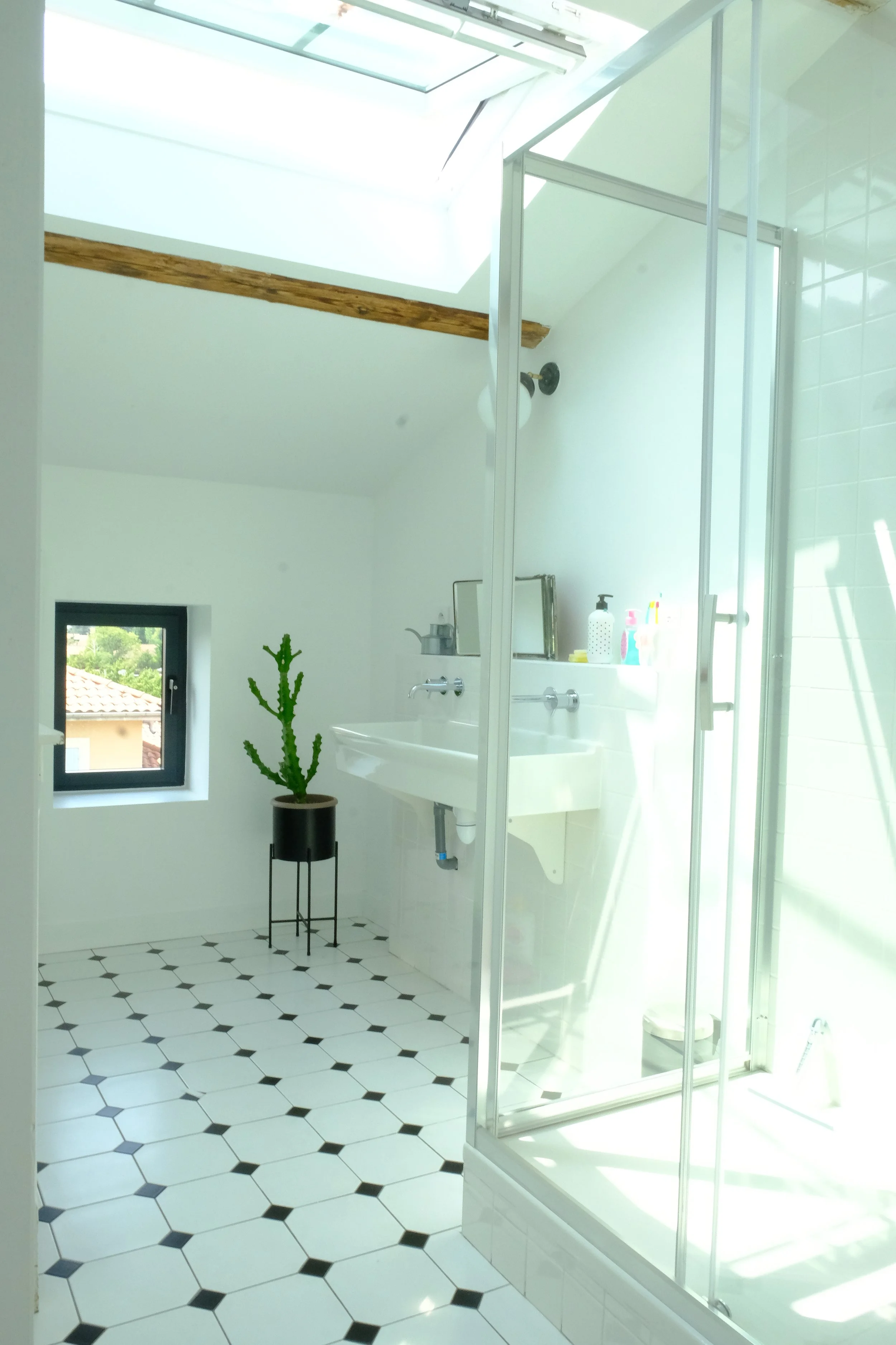 CHAMBRE ENFANT SDB1.JPG