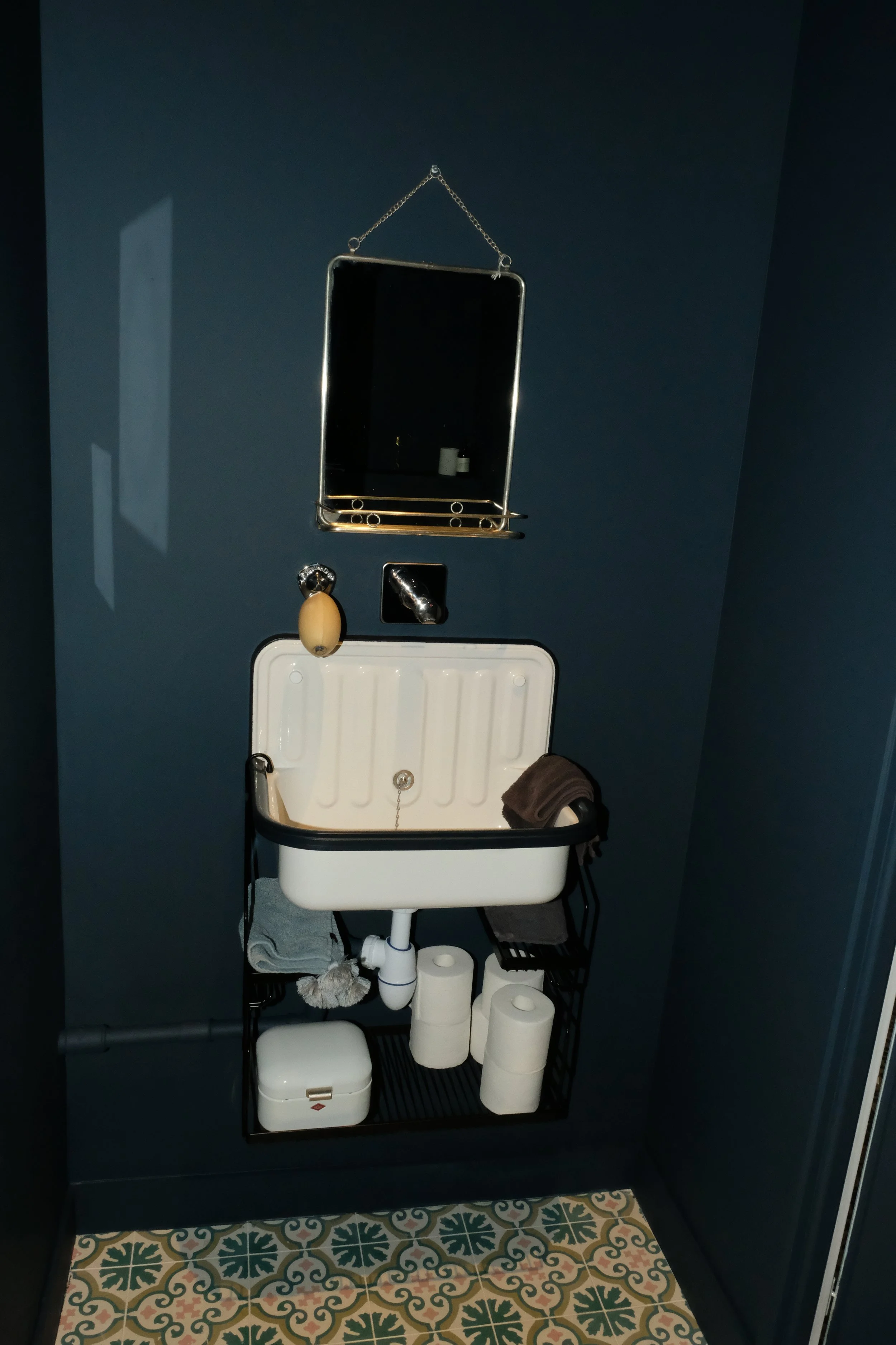 WC BAS2.JPG